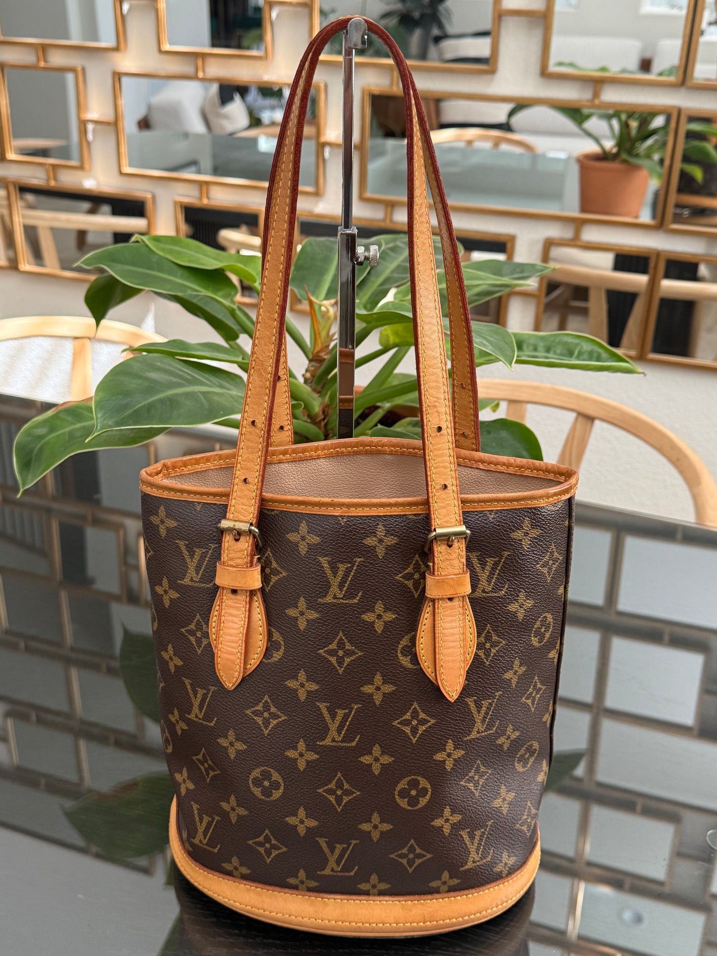 Petite Bucket in Monogram 🗓️ Year: 2003