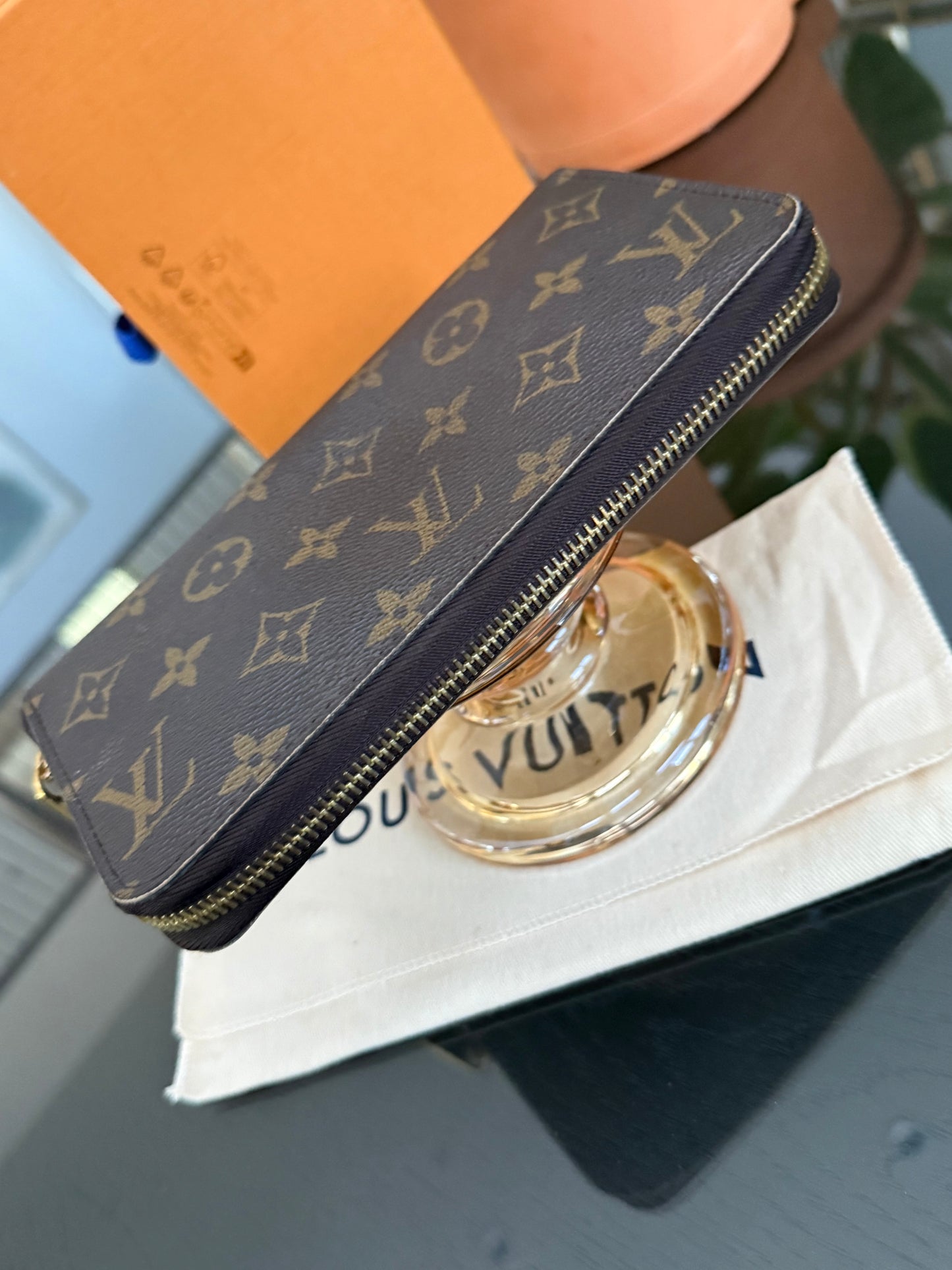 Zippy Long Wallet in Monogram with Dustbag and Box π
Year: 2009