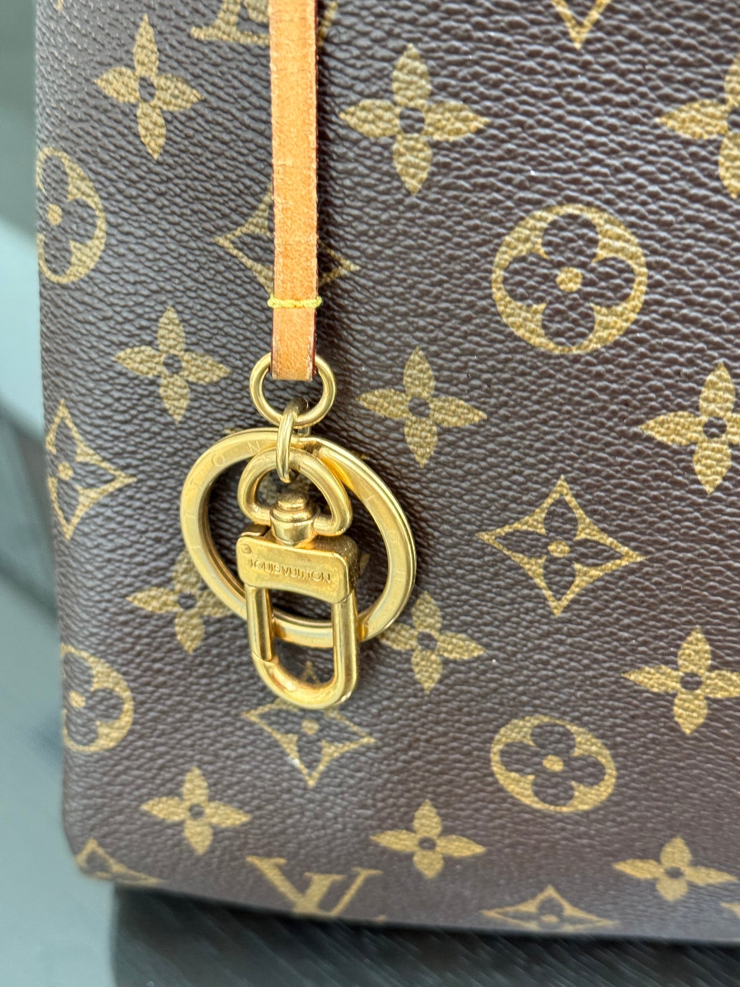 Artsy MM with Dustbag, Insert Organizer and twilly - ๐
Year: 2010