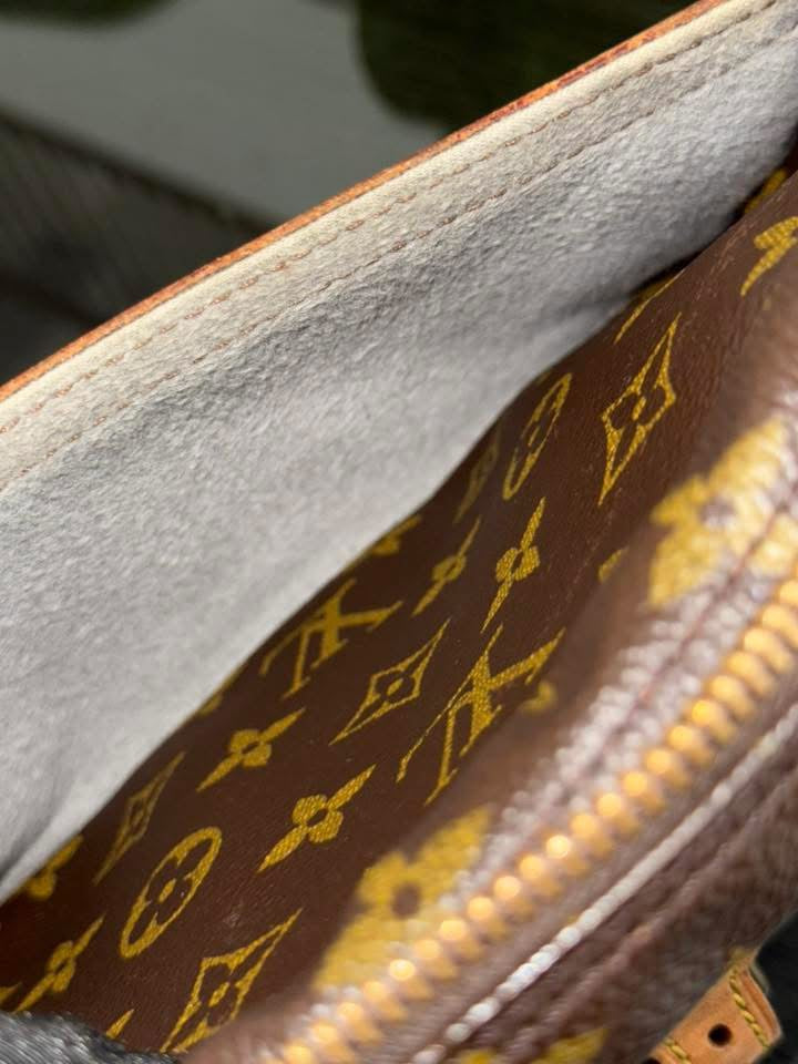 Jeaunefille PM Crossbody - π
Year: 1995