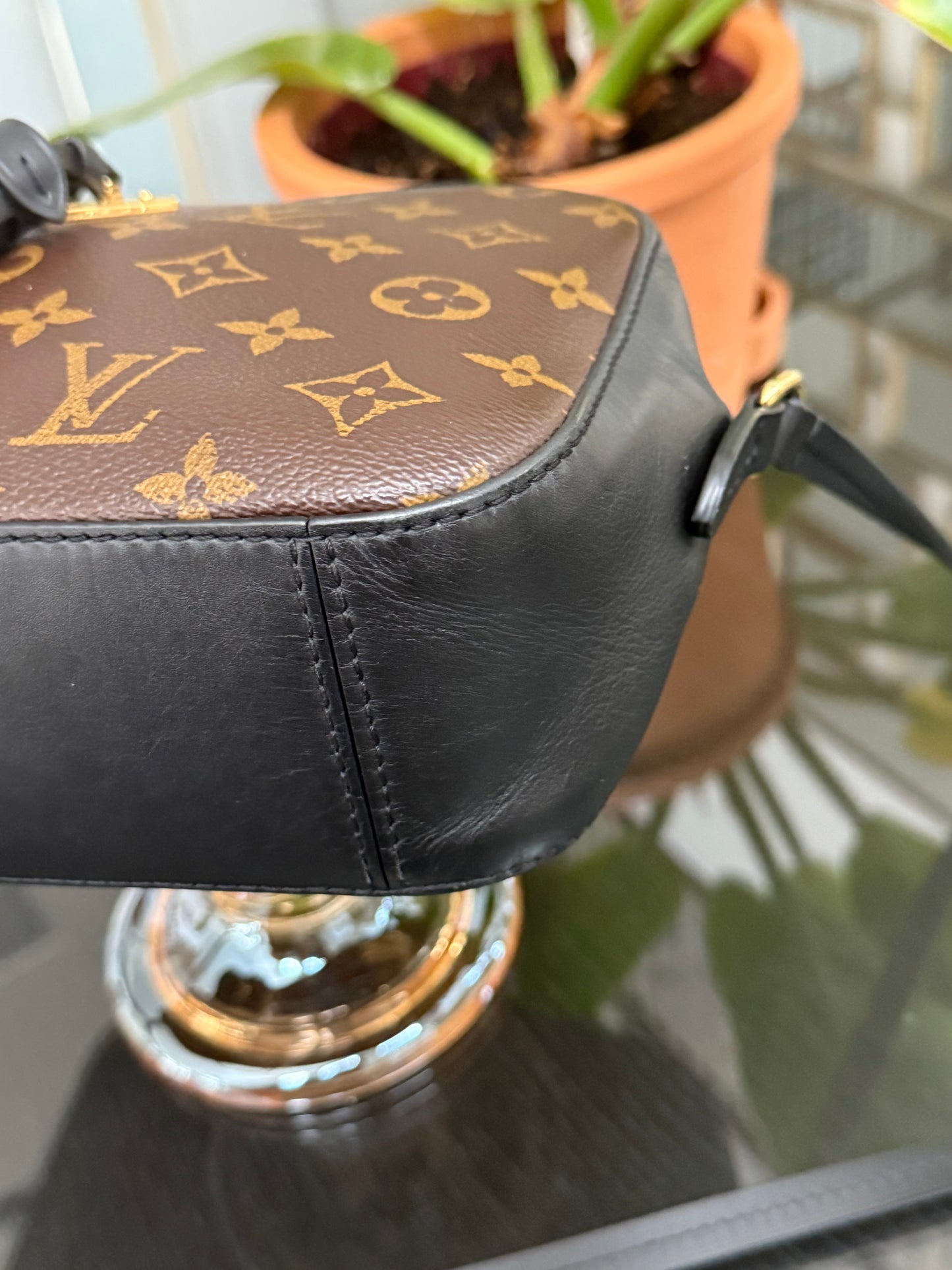 Saintonge Monogram Noir Crossbody -🗓️ Year: 2018
