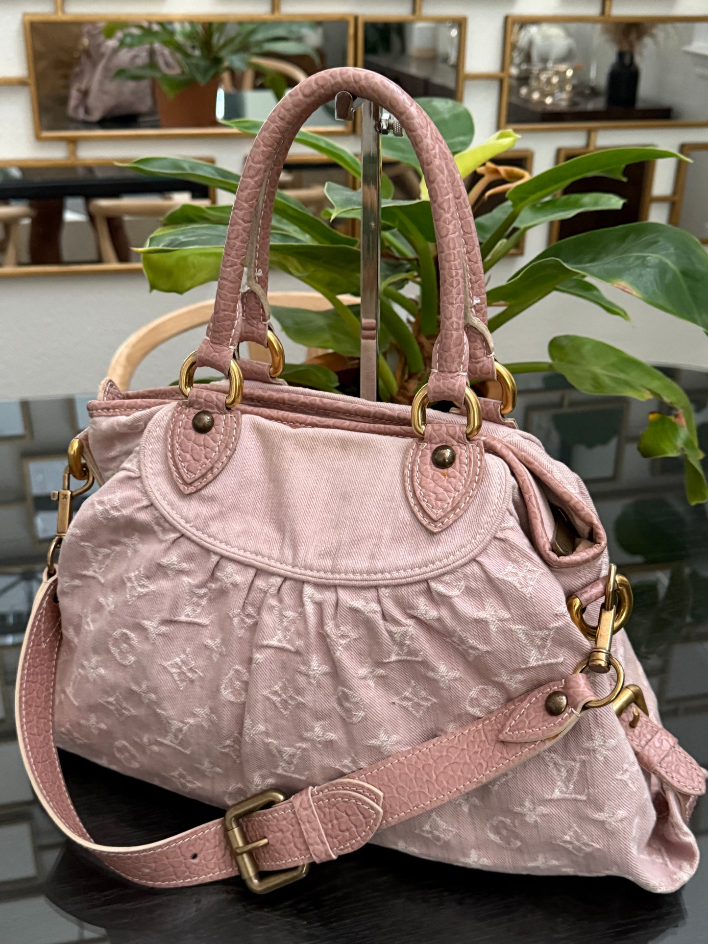 Denim Neo Cabby MM in Rose Pink 🗓️ Year: 2009