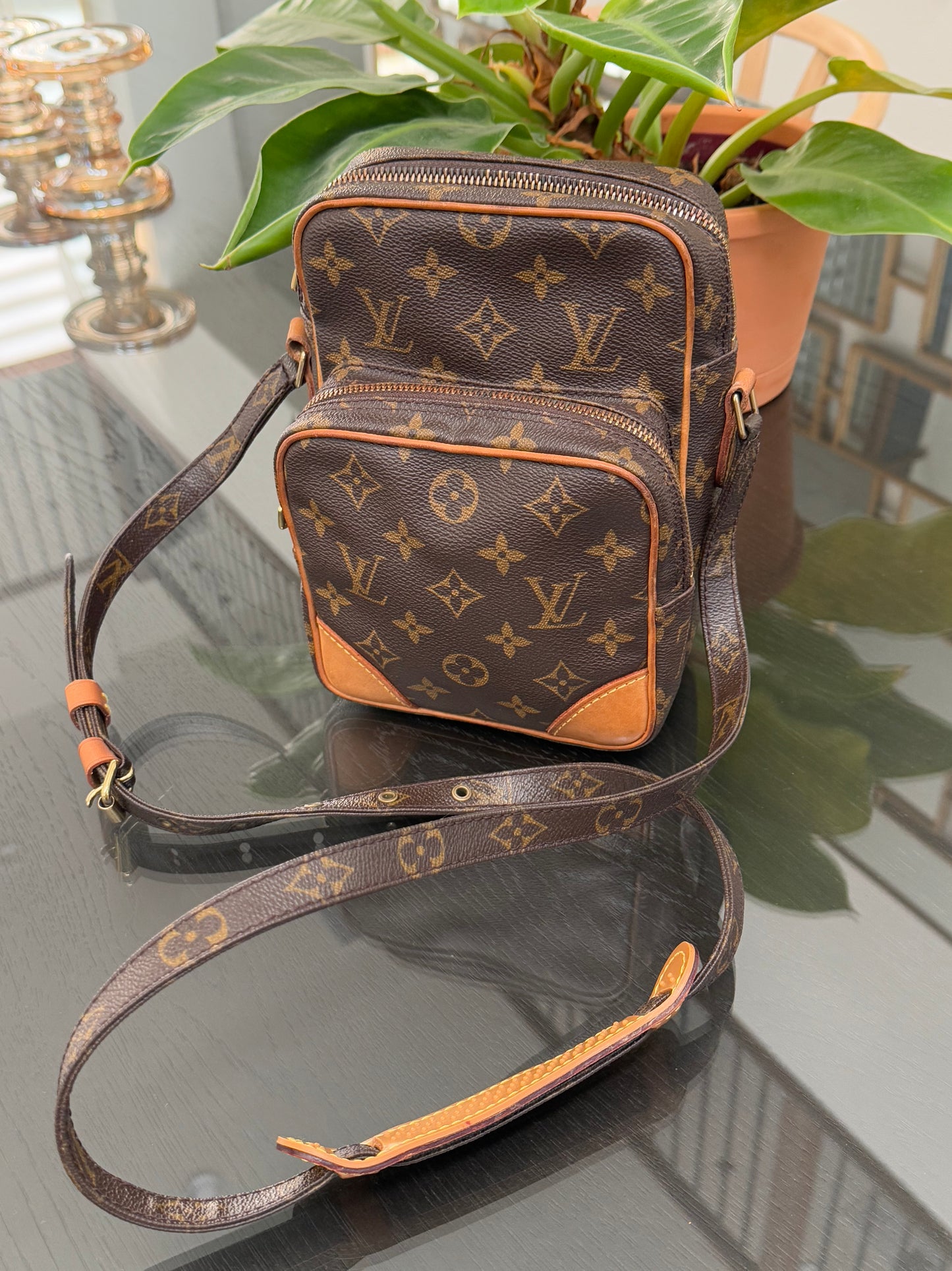 Amazon Crossbody Bag -Year: 1997