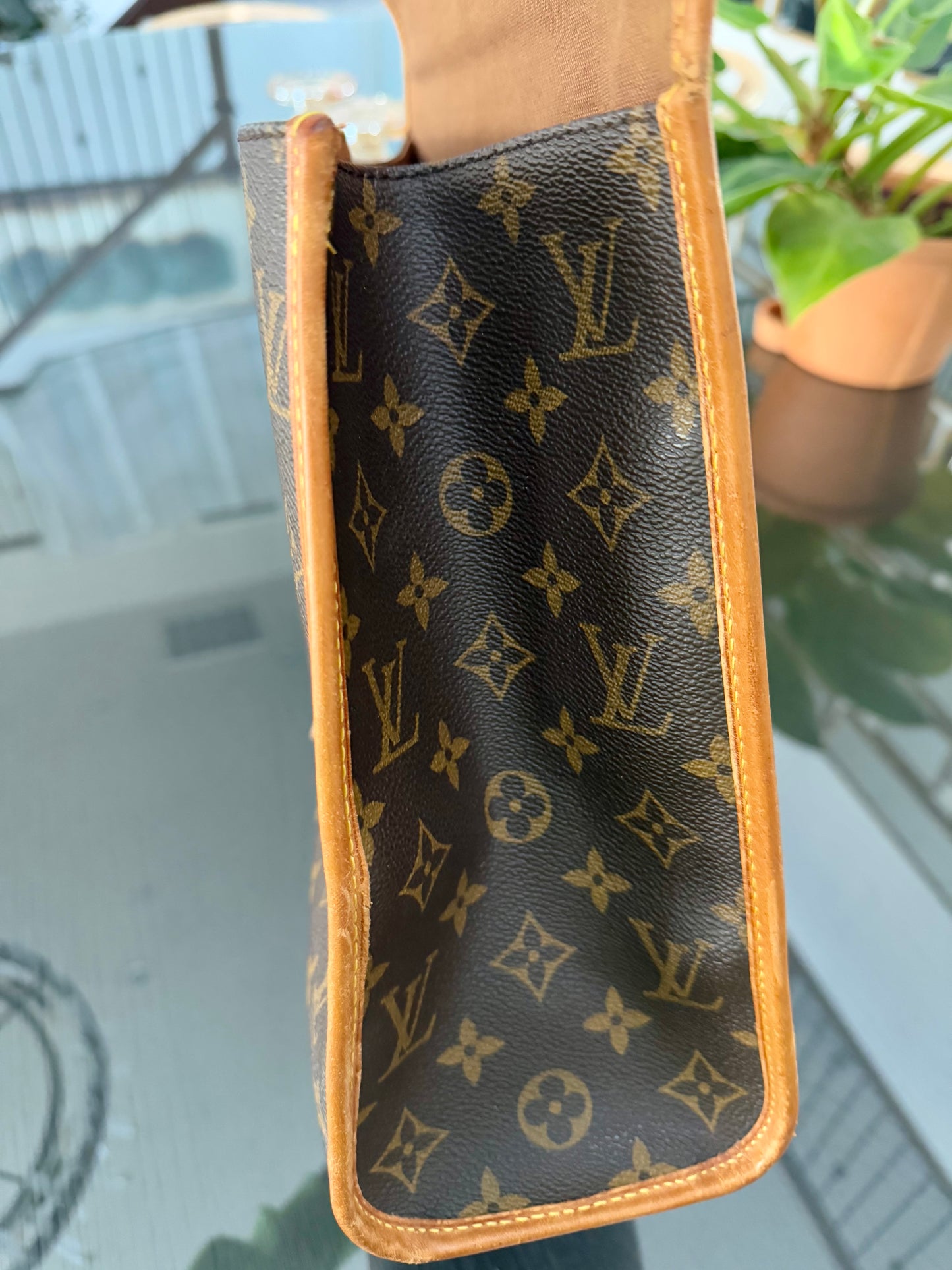 Beverly GM Satchel Crossbody - ๐
Year: 1996