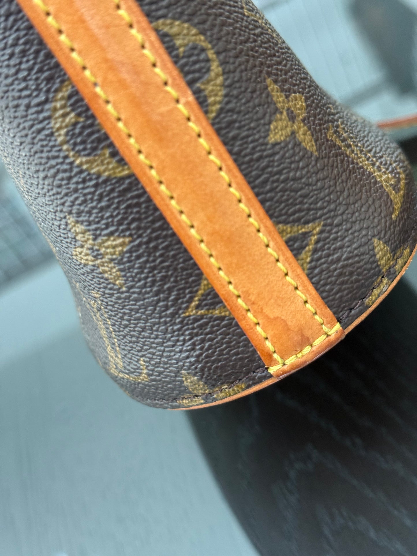 Drouot Crossbody
π
Year: 1997
