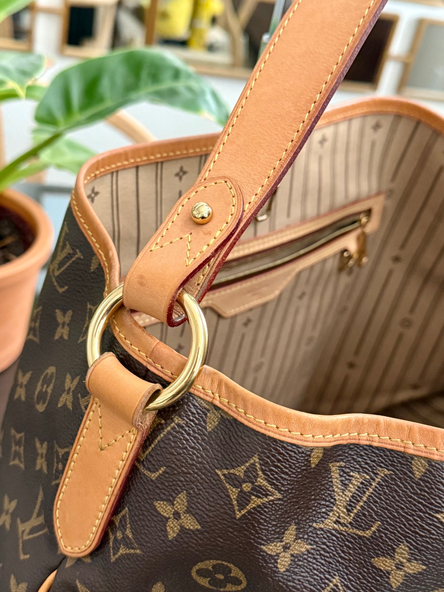 Delightful GM with Dustbag and Insert organizer ๐
Year: 2011