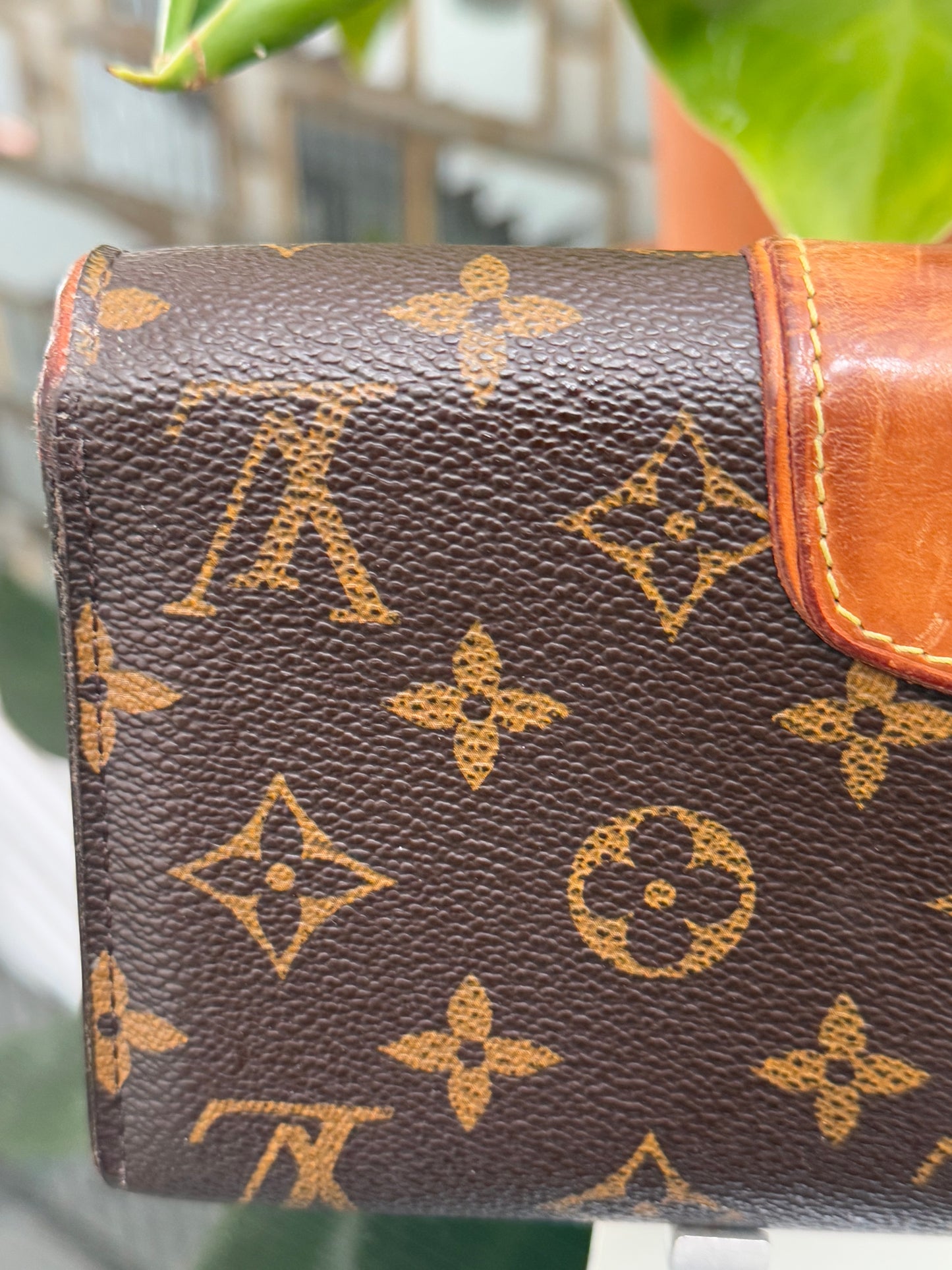 Boetie Wallet w/ 16 Cardholders - ๐
Year: 2011
