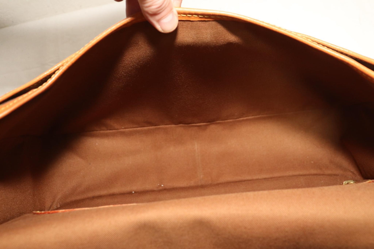 Gibeciere GM Crossbody - π
Year: 1997