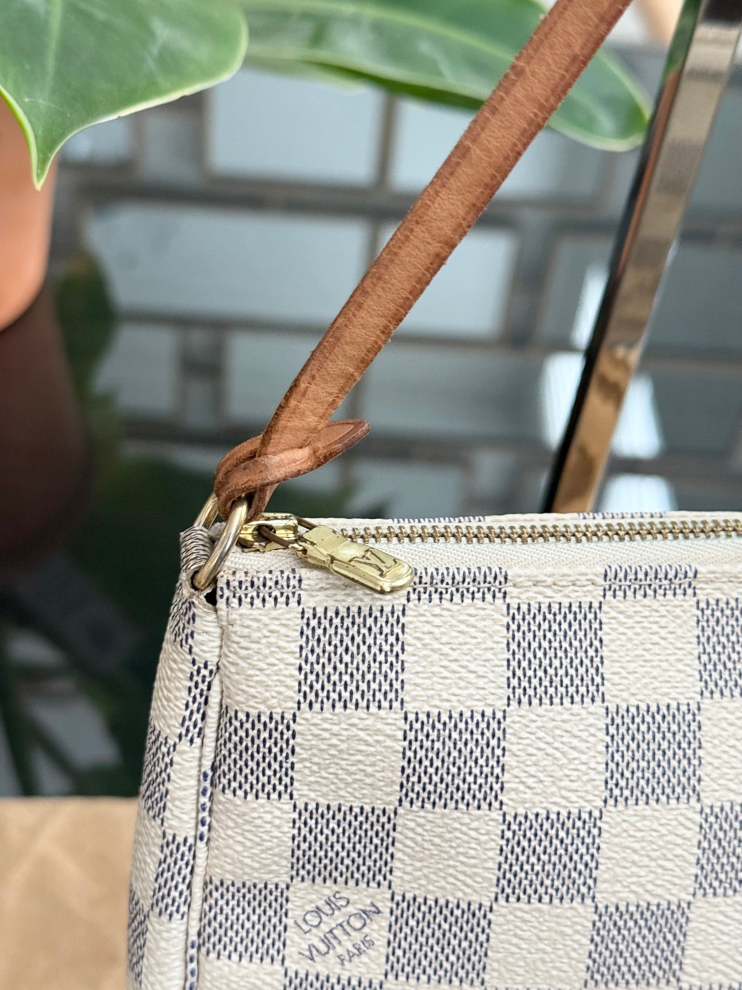 Pochette Accessories in Azur - π
Year: 2007