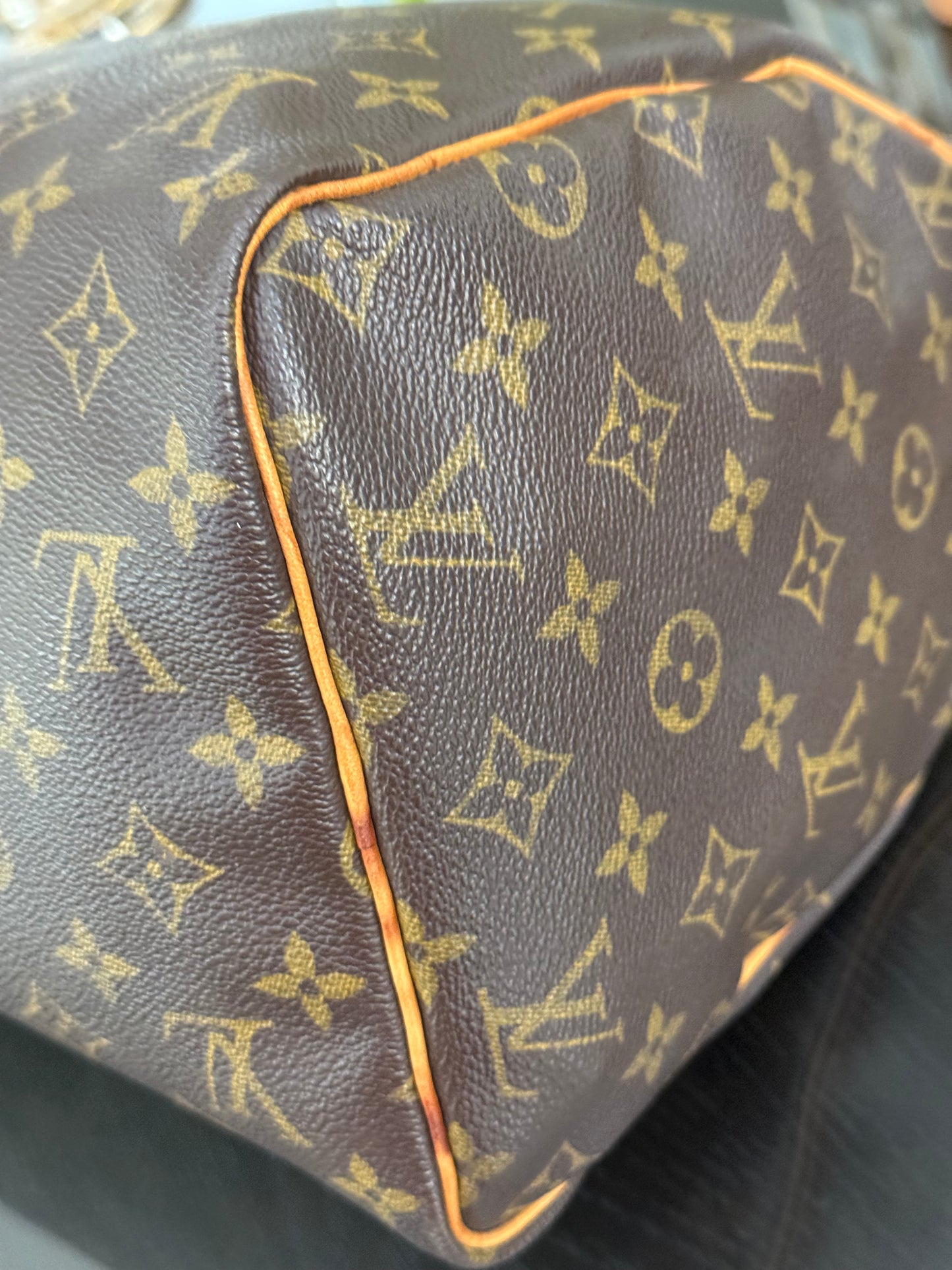 Speedy 30 with π Lock & Key - π
Year: 2001
