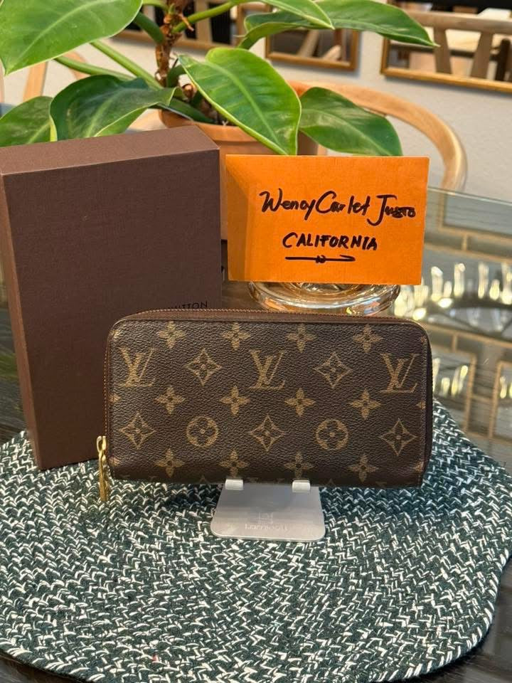 Zippy Long Wallet in Monogram with box 🗓️ Year: 2009