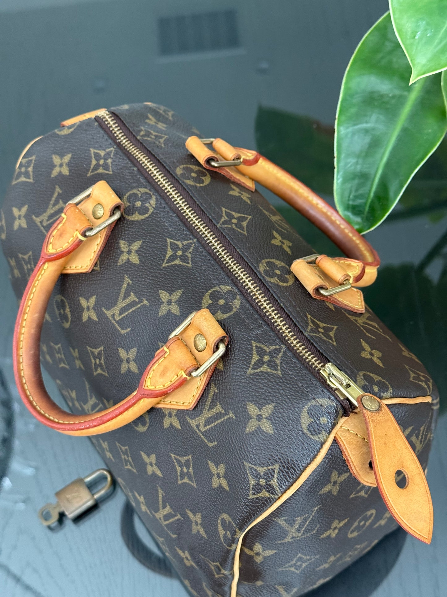Speedy 25 in Monogram with Lock 🔐 and Key -🗓️ Year: 2005