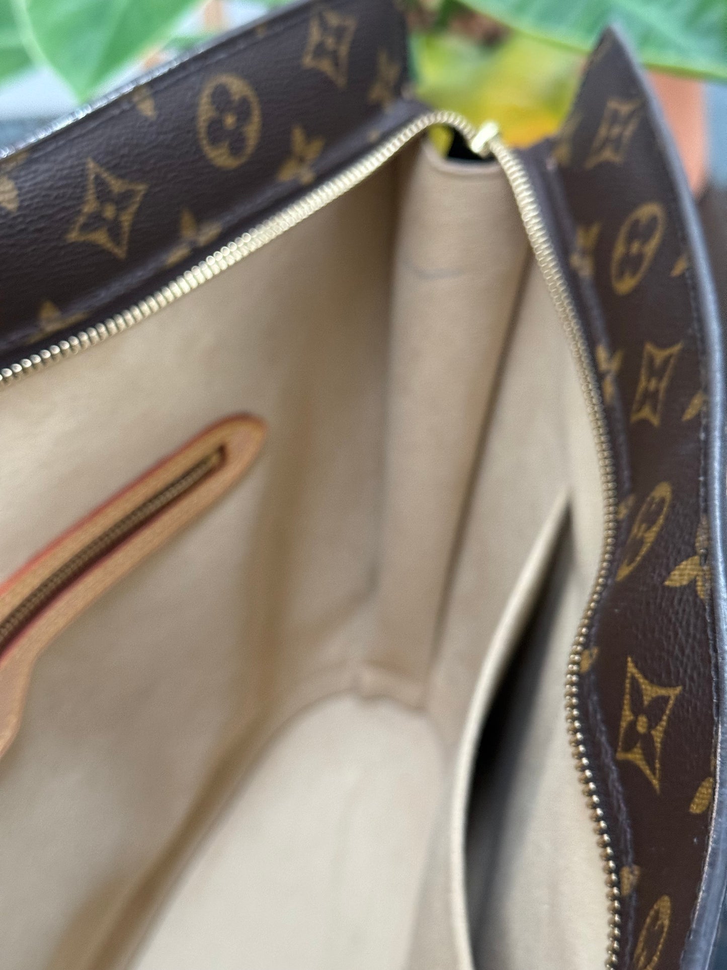 Babylone -🗓️ Year: 2004