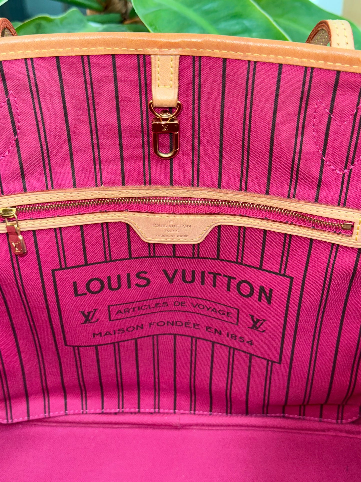 Neverfull MM Monogram in Peony with Dustbag 📅 Year: 2020