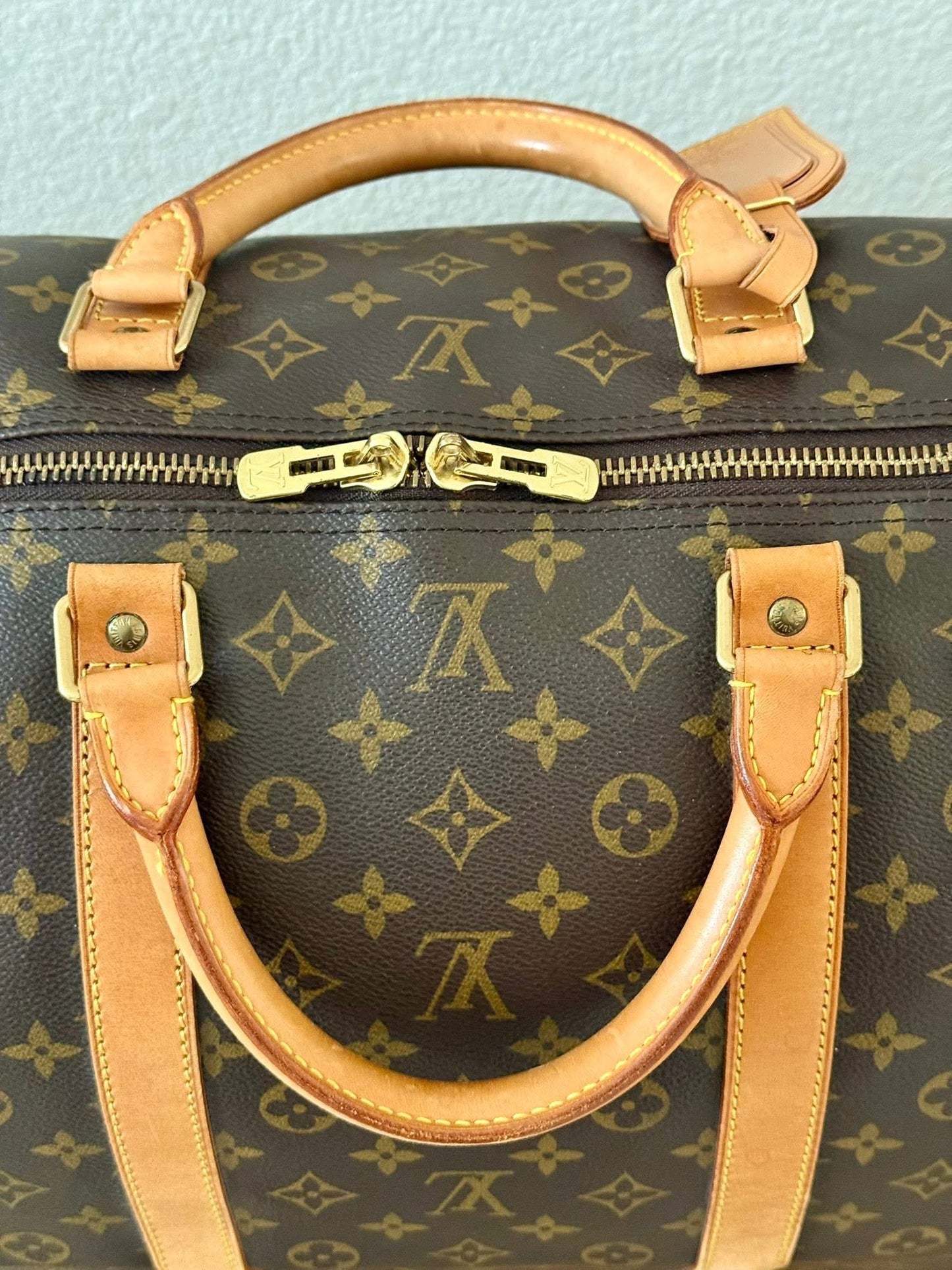 Keepall 60 Bandoulier with Original Strap, Luggage Tag and Poignet 📅 Year: 1994