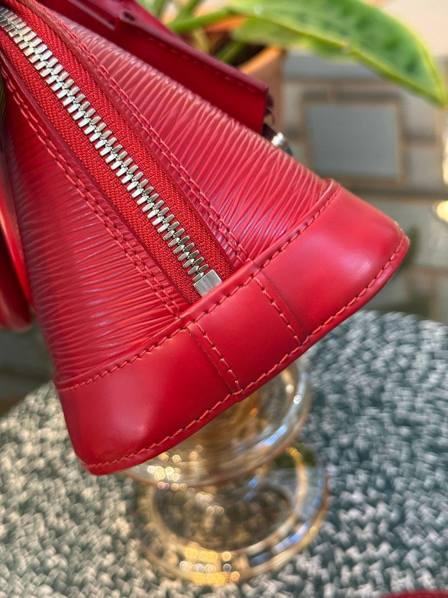 Alma BB in Epi Red with Clochette, Lock 🔐 keys, Original Strap, Dustbag and Insert Organizer 🗓️ Year: 2012