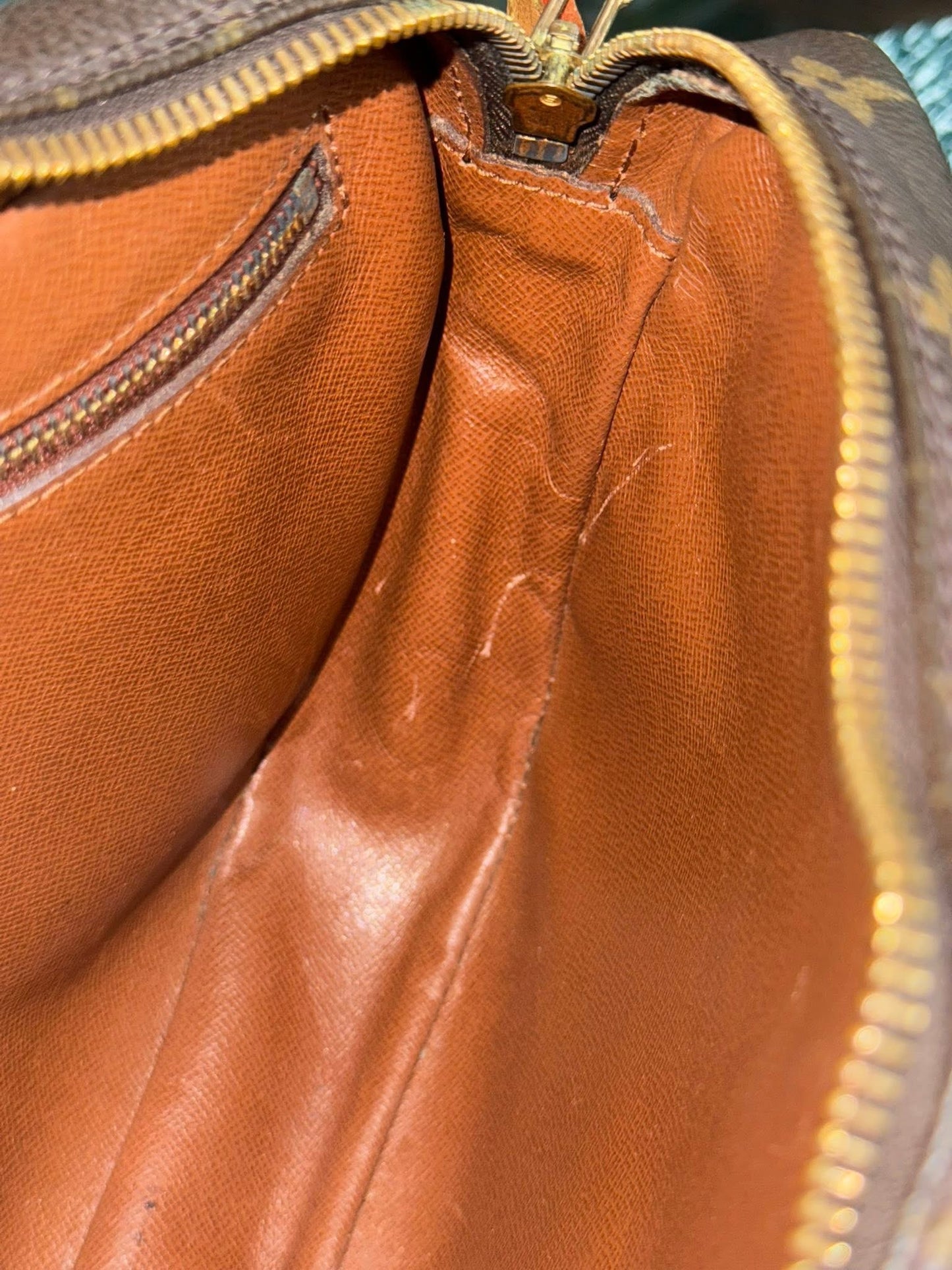 Jeaunefille MM Crossbody 📅 Year: 1989