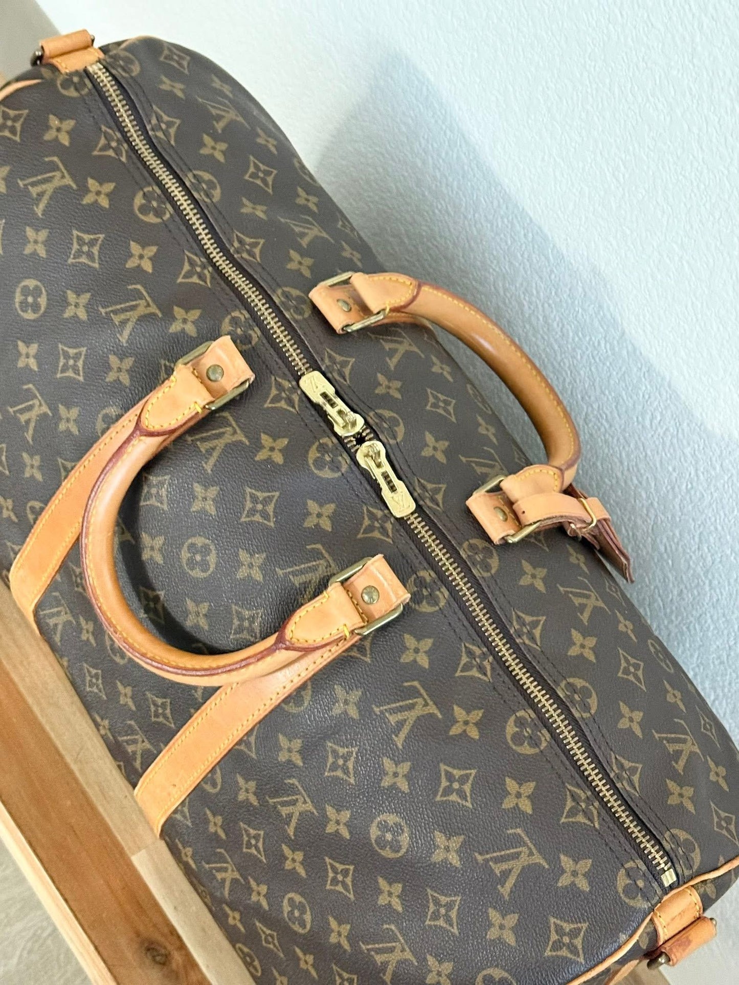 Keepall 50 Bandoulier with Original Strap, Luggage tag and Poignet  📅 Year: 1990