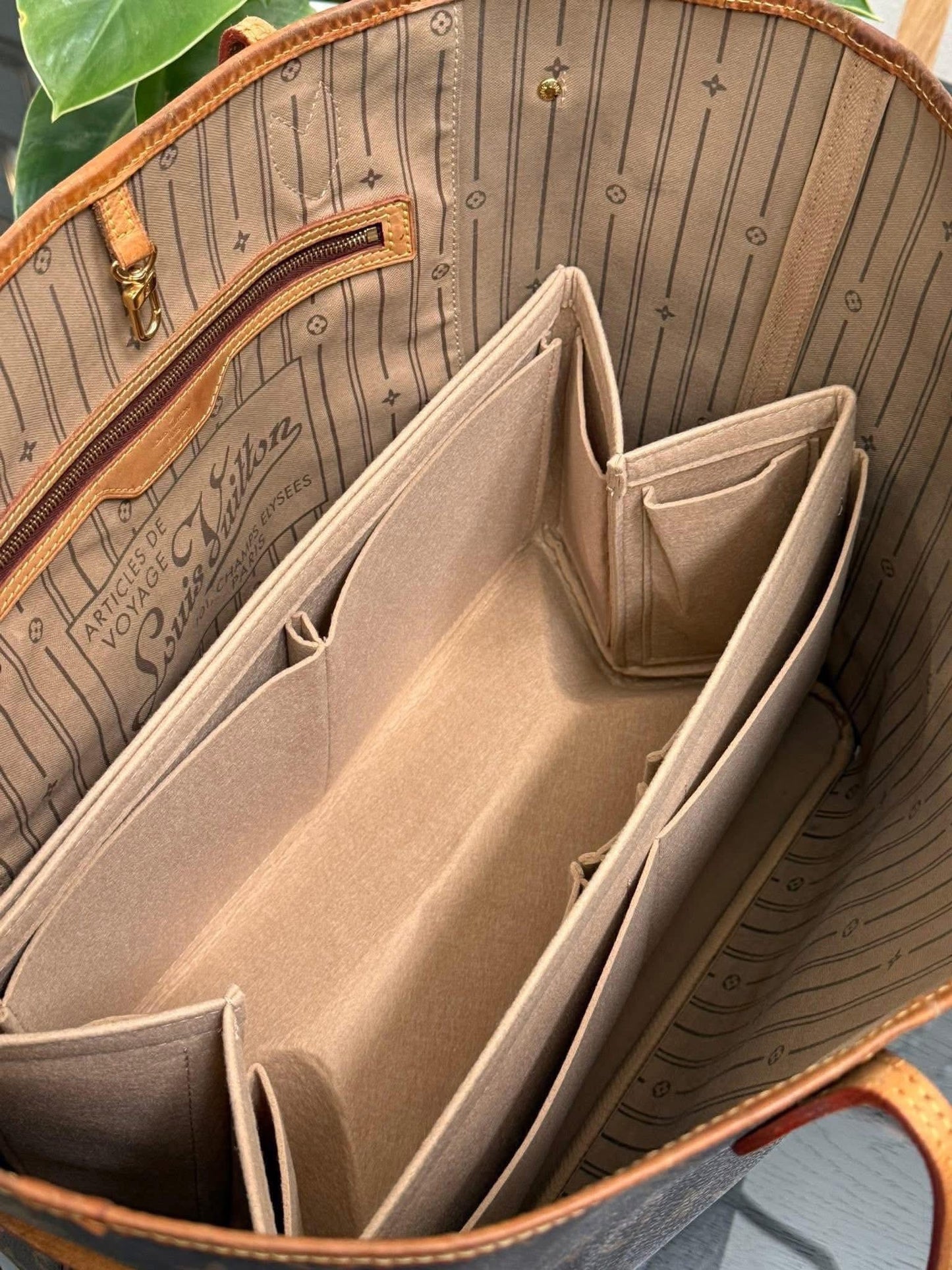 Neverfull GM in Monogram with Insert Organizer 📅 Year: 2011