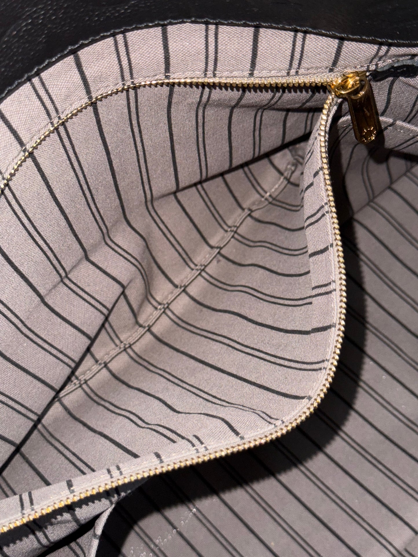 Artsy MM Empriente Black with Dustbag - 📅 Microchip and Authenticated