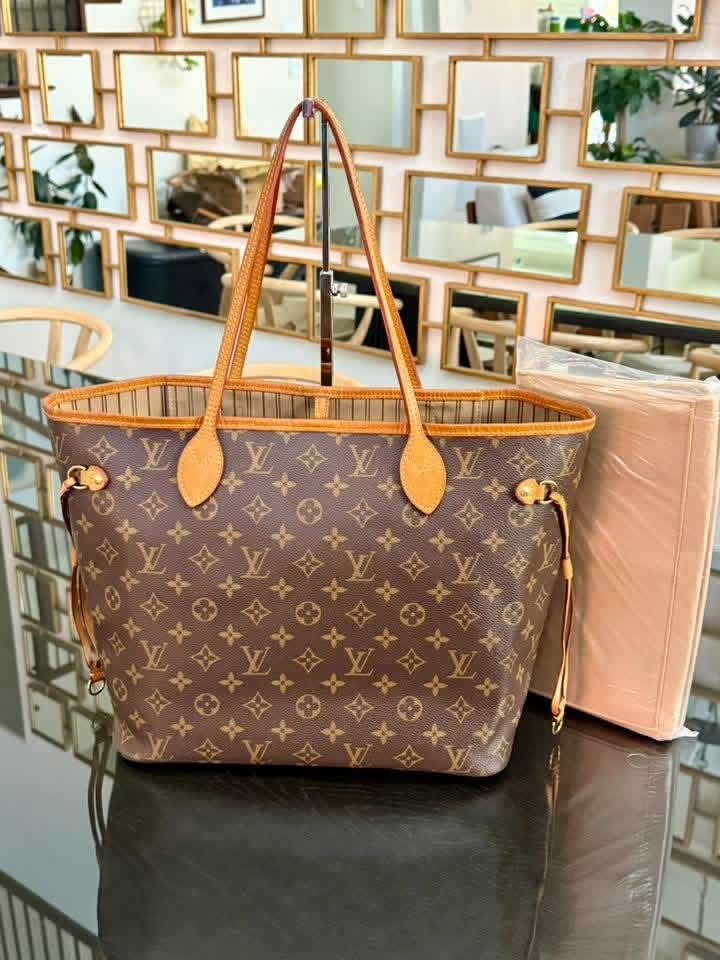 Neverfull MM in Monogram with Insert Organizer 🌺 📅 Year: 2015