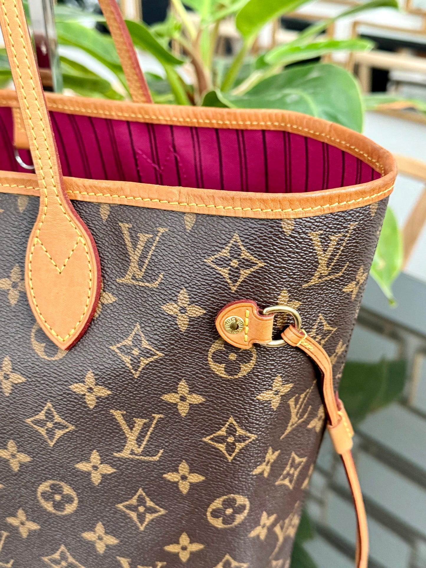 Neverfull MM in Peony interior with Dustbag 📅 Year: 2019