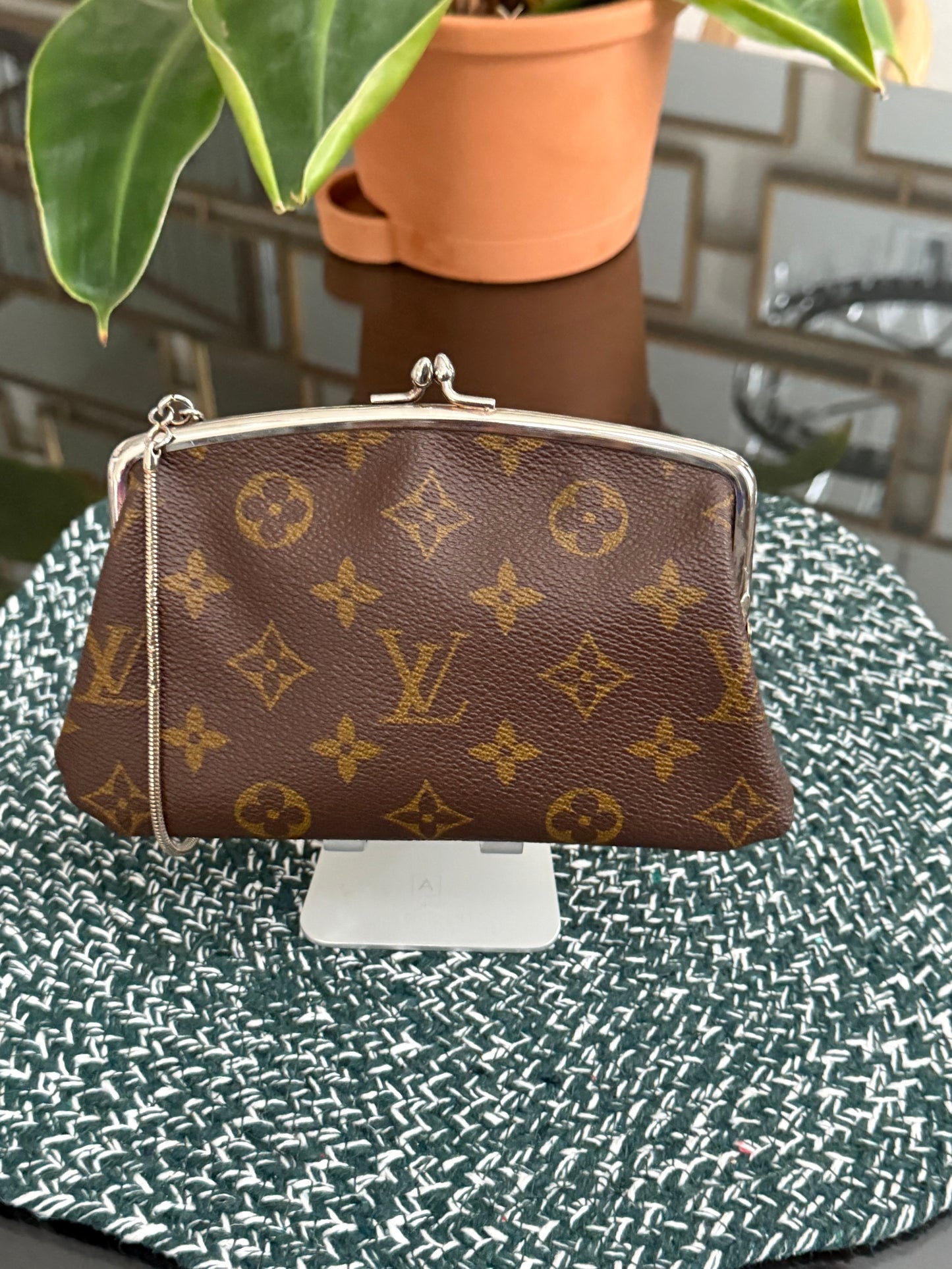 Vintage Monogram Kisslock Pouch🗓️