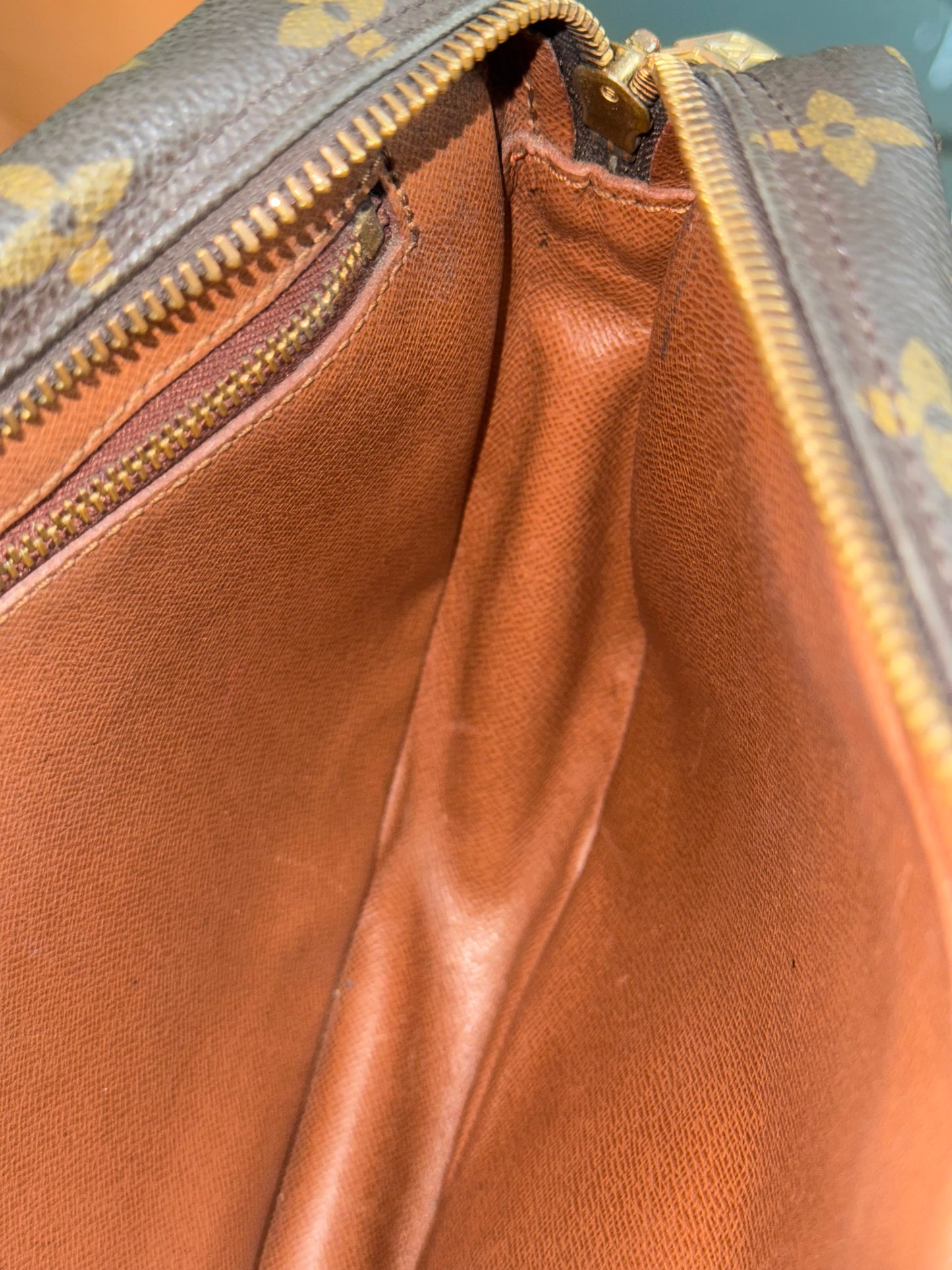 Jeaunefille MM Crossbody 📅 Year: 1990