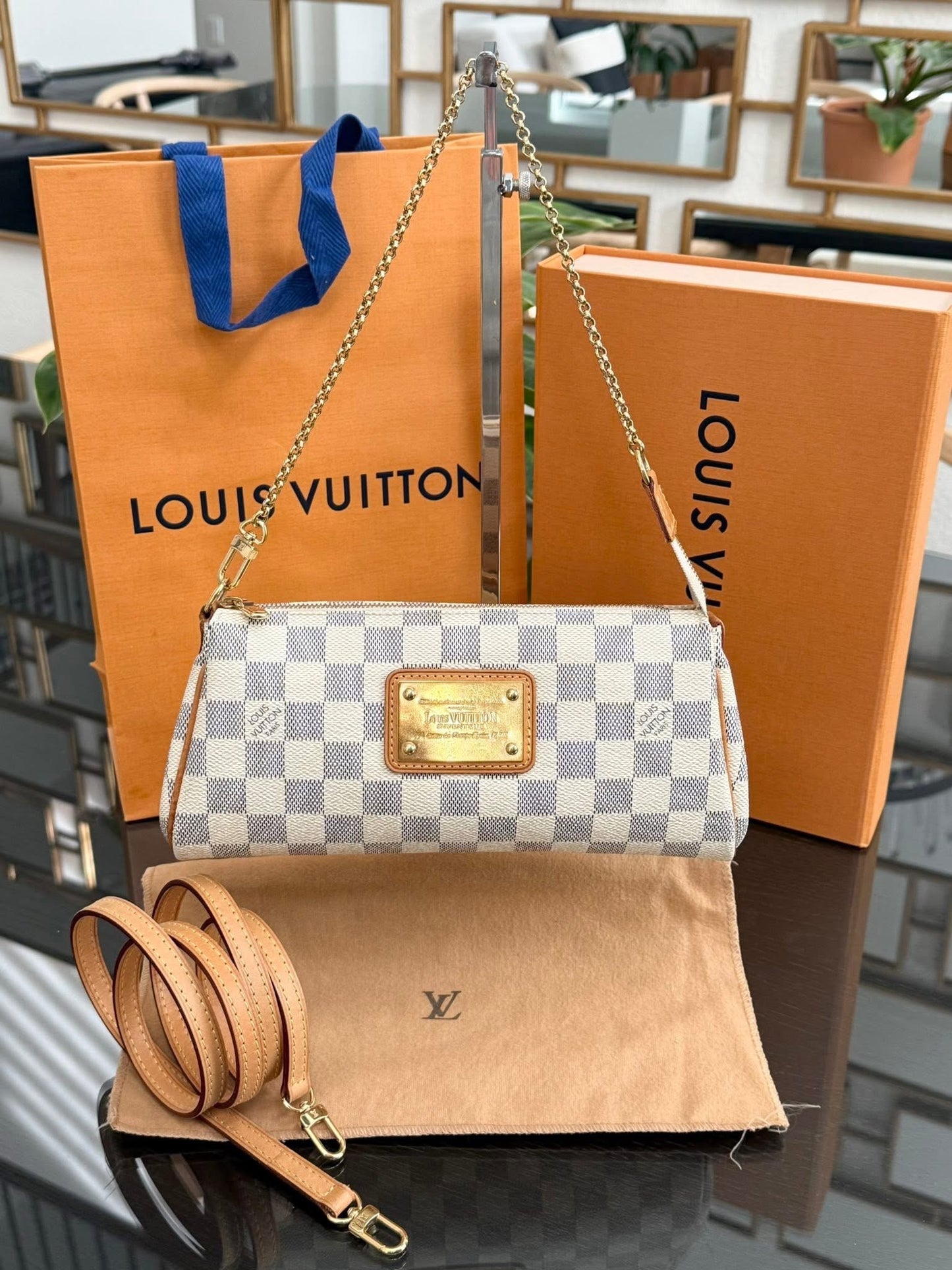 Eva Clutch in Azur with Original Strap, Box and Dustbag 🗓️ Year: 2011