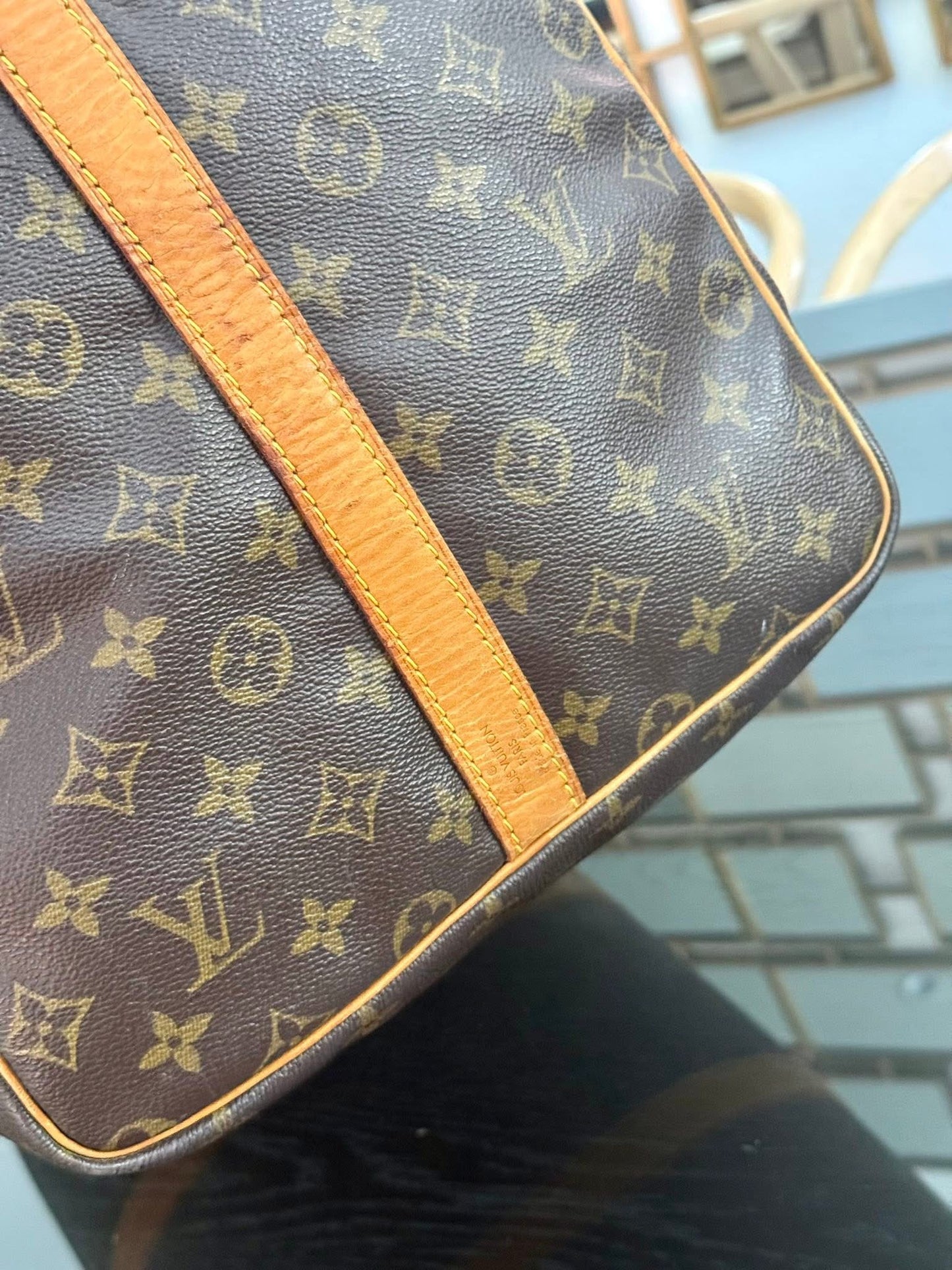 Keepall 60 Bandoulier with Original Strap, Luggage Tag and Poignet 📅 Year: 1991