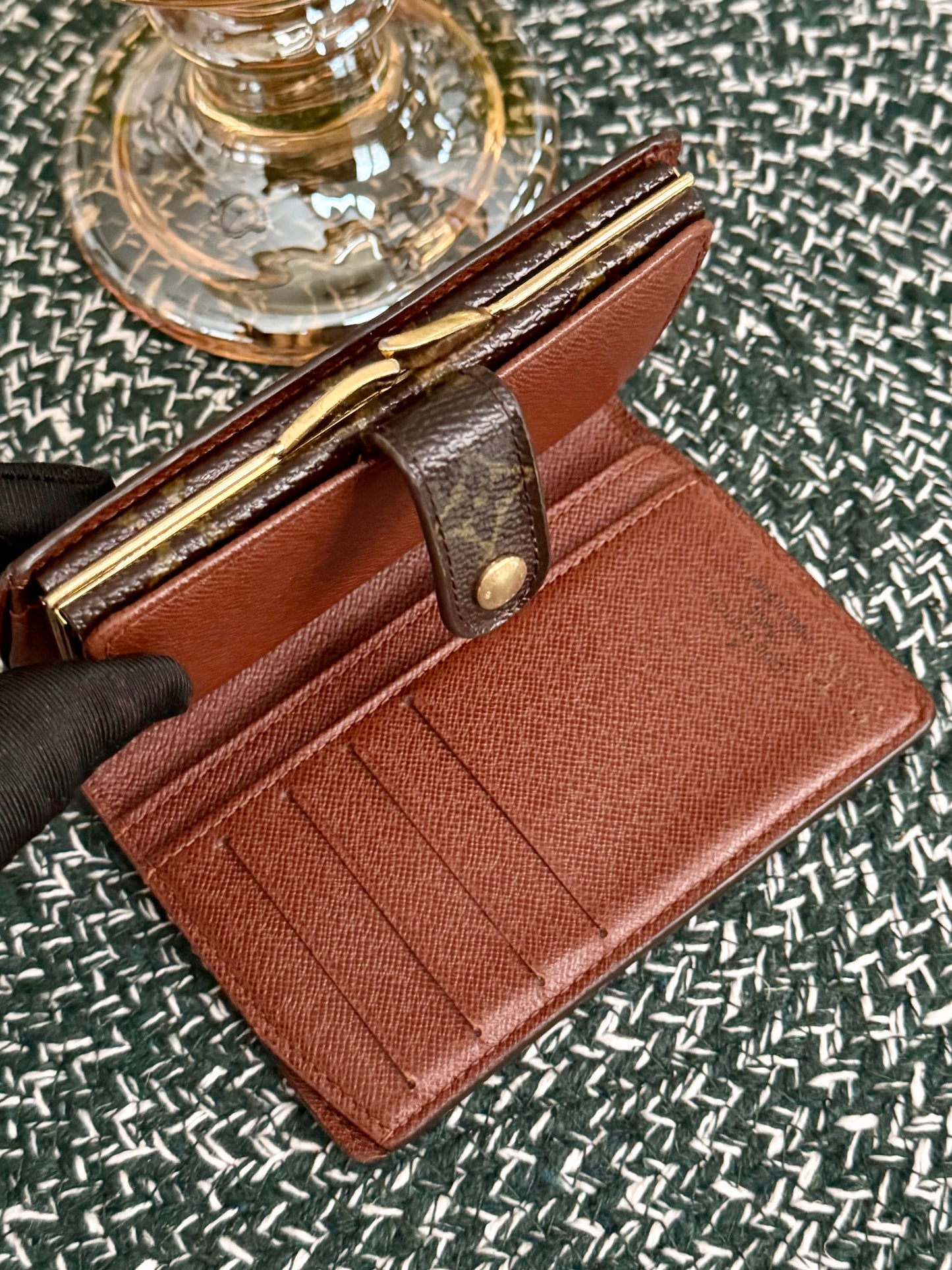 Kisslock Wallet in Monogram 🗓️ Year: 2001