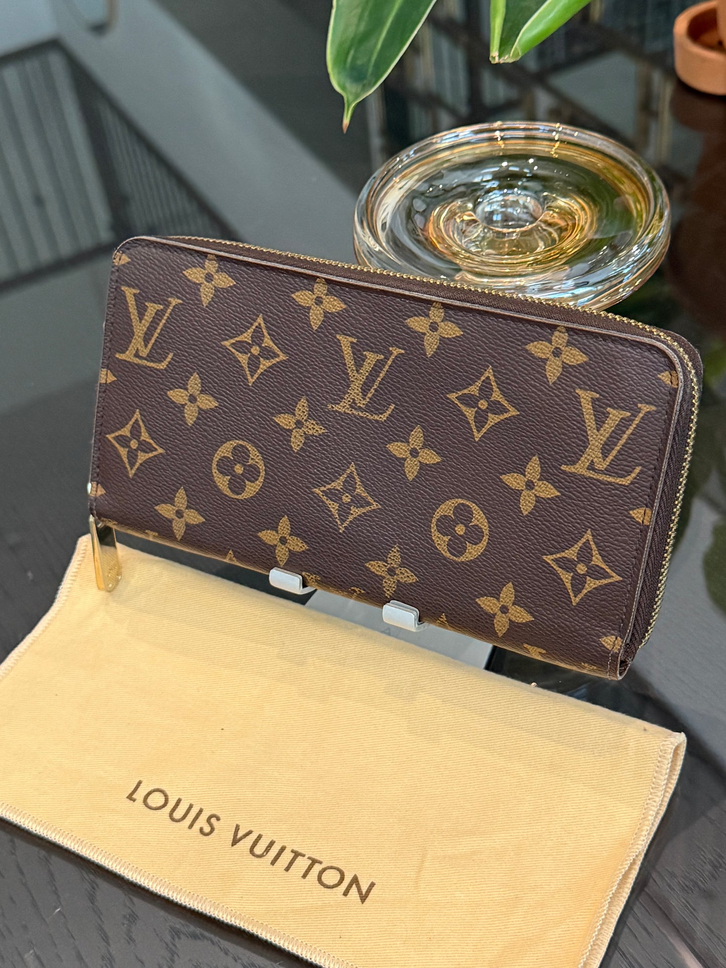 Zippy Long Wallet in Monogram with Dustbag 🗓️ Year: 2014