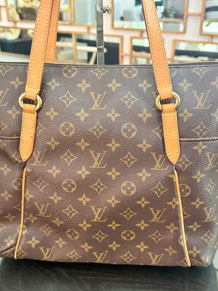 Totally MM in Monogram with Dustbag and Insert Organizer 📅 Year: 2010
