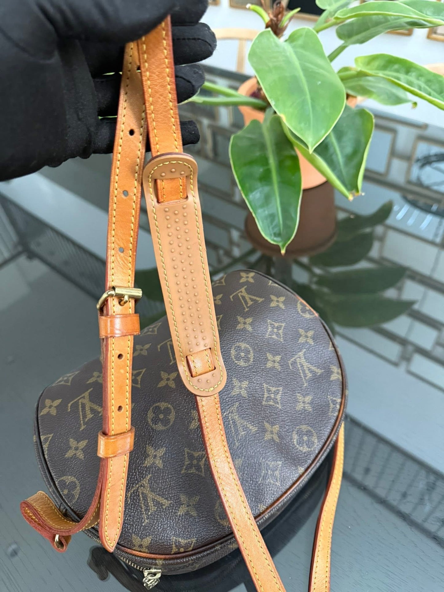Blois Crossbody -🗓️ Year: 1994