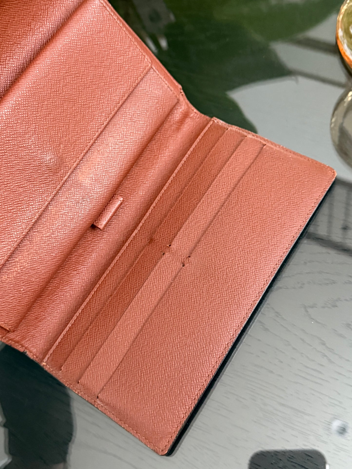 International Wallet with 8 Cardholders 🗓️ Year: 2000