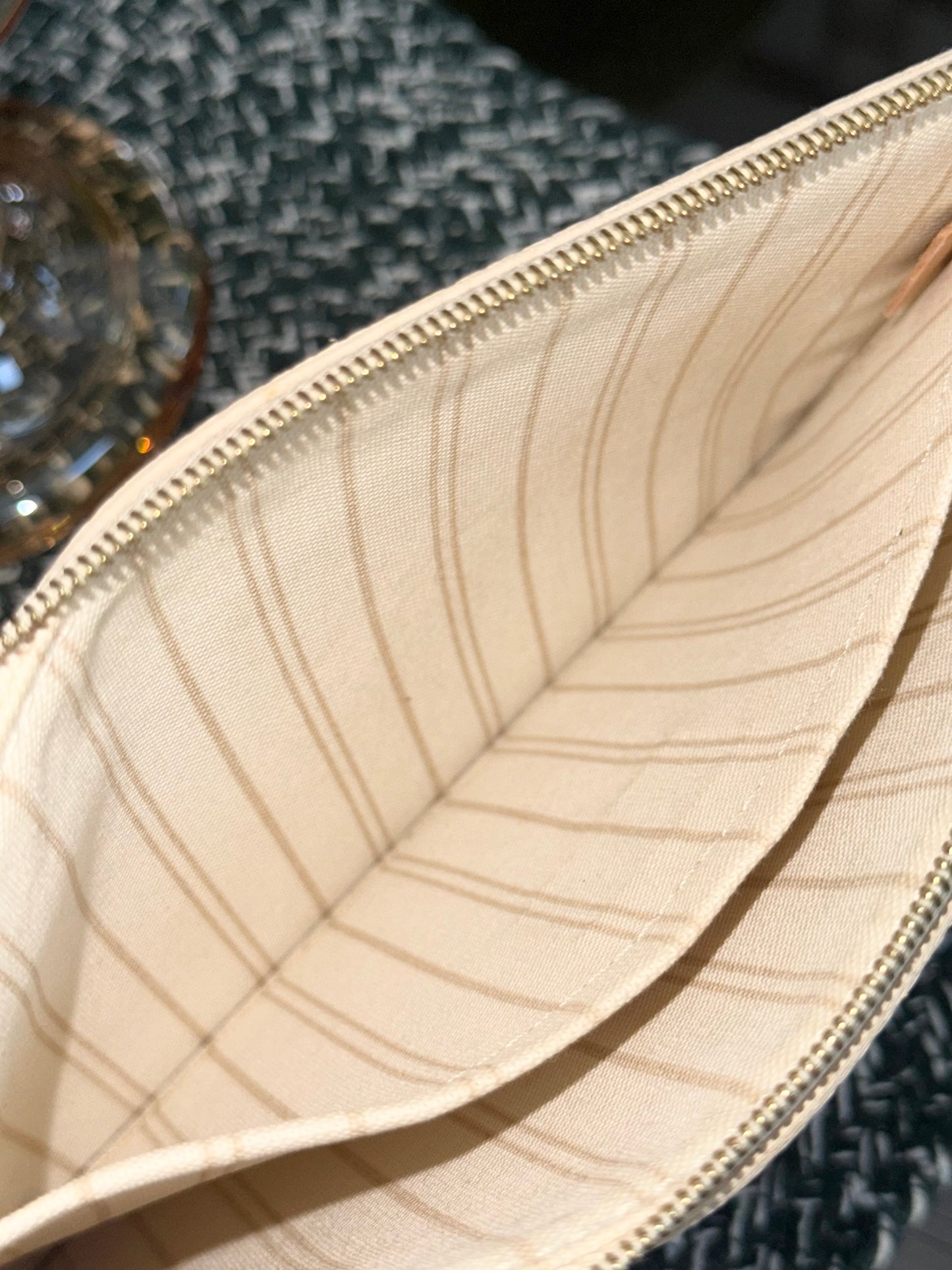 Neverfull MM/GM Pouch in Azur 🗓️ Year: 2014