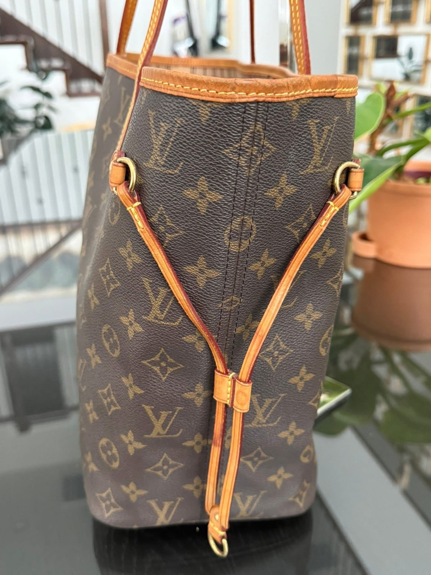Neverfull MM with Dustbag and Insert Organizer 📅 Year: 2011