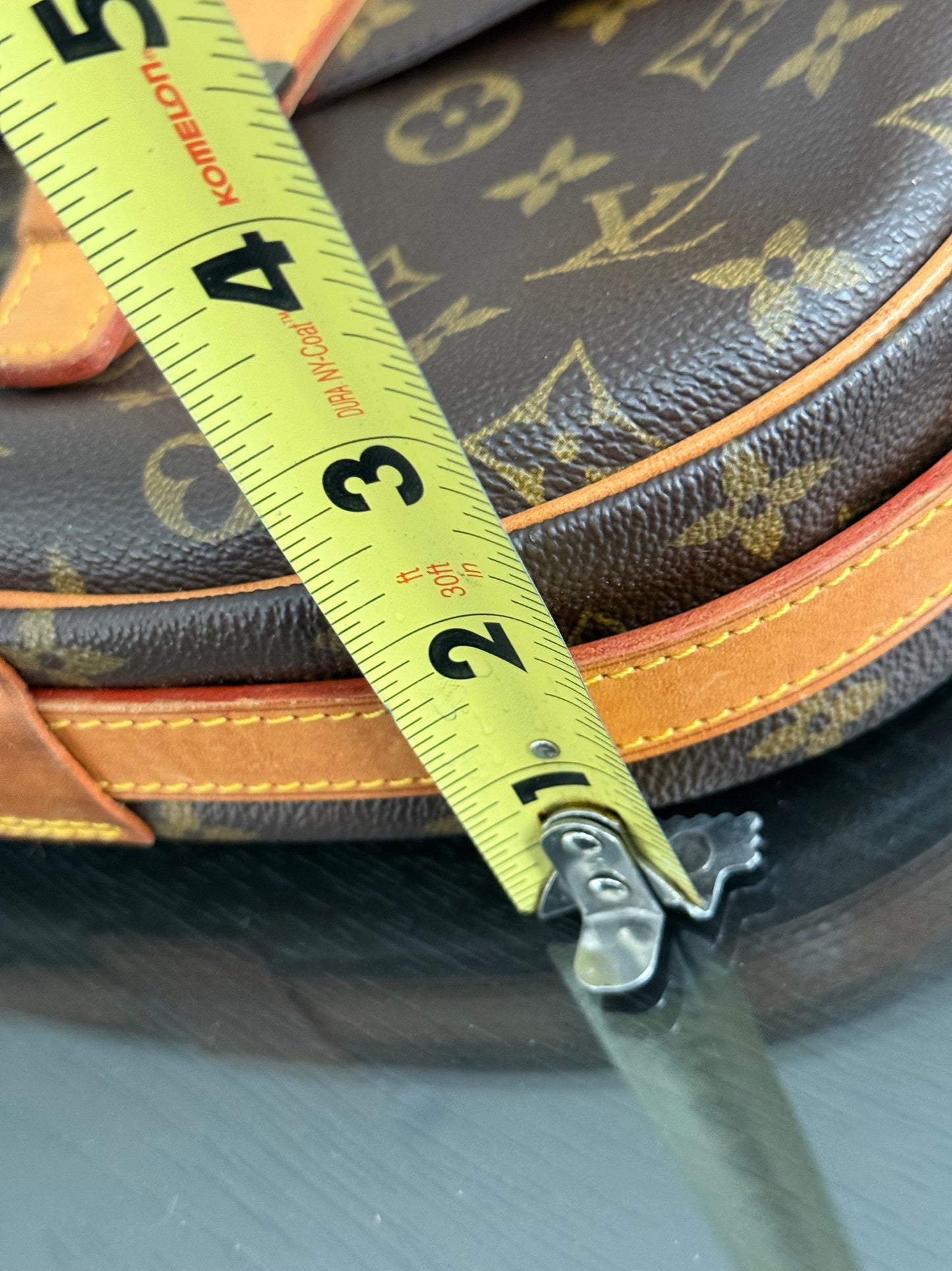 Jeaunefille GM Crossbody 📅 Year: 1987