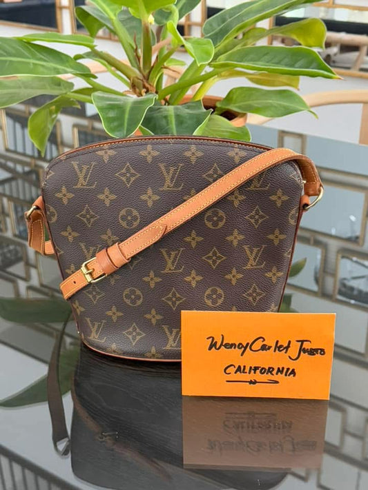 Drouot Crossbody 
📅 Year: 2001