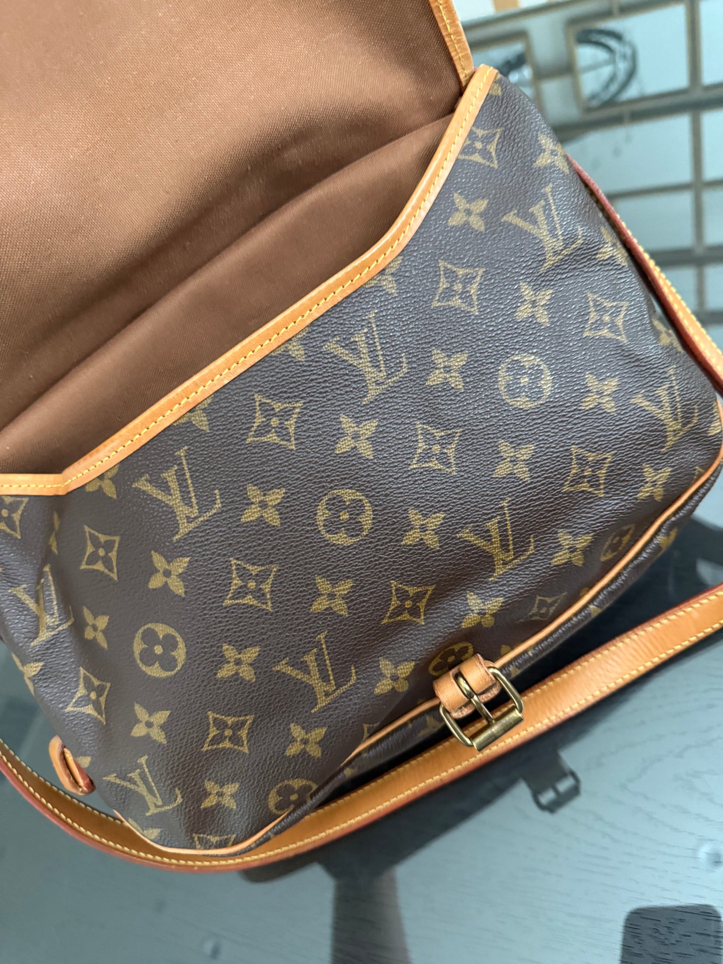 Saumur 30 Crossbody 🌺 Year: 1989
