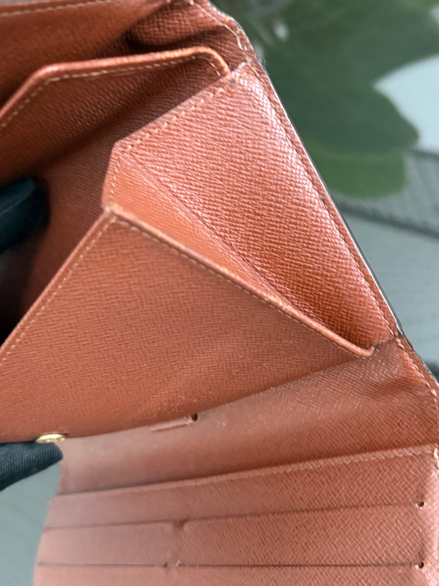 International Wallet with 8 Cardholders 🗓️ Year: 2000