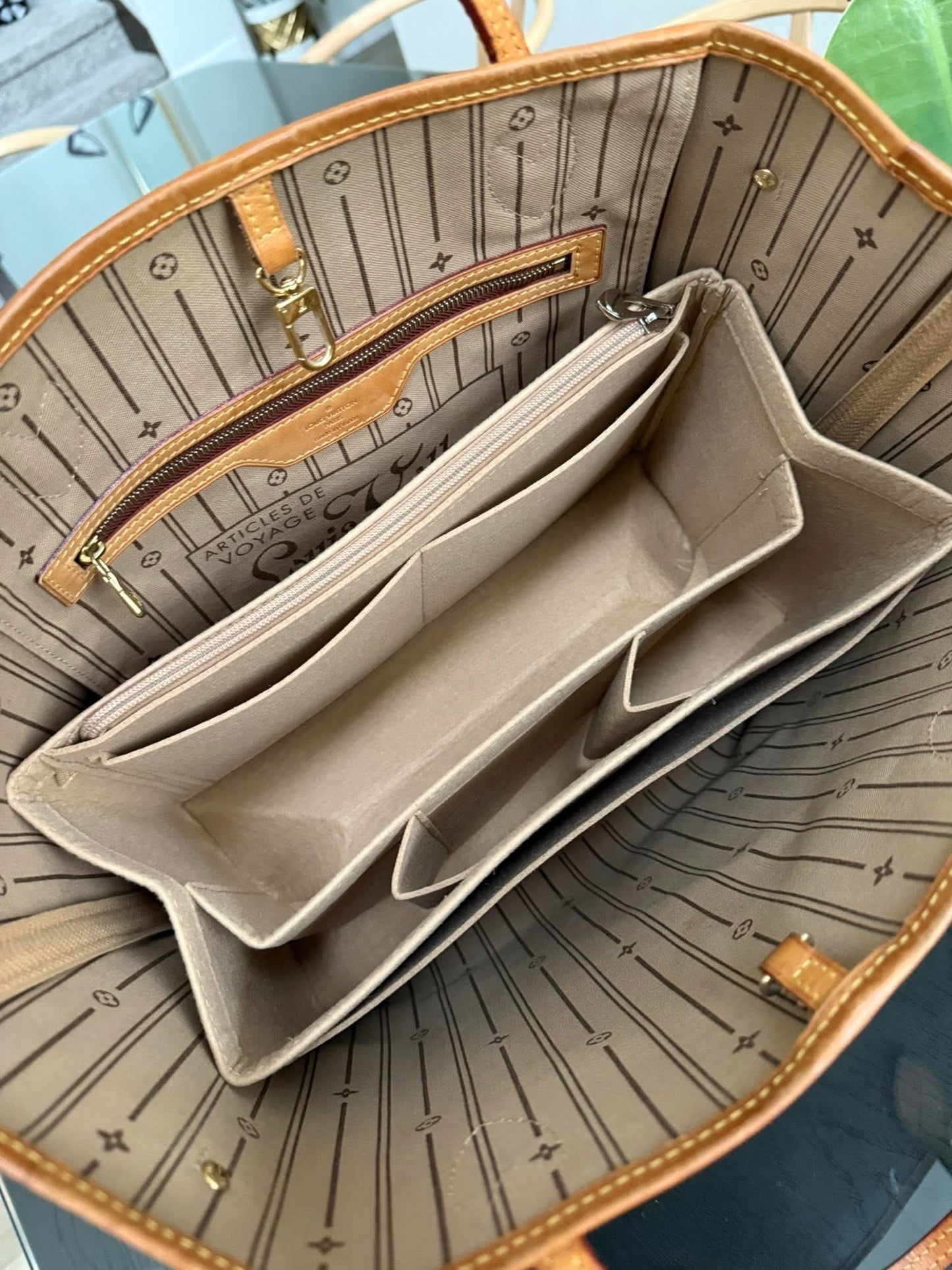 Neverfull MM with Dustbag and Insert Organizer 📅 Year: 2011