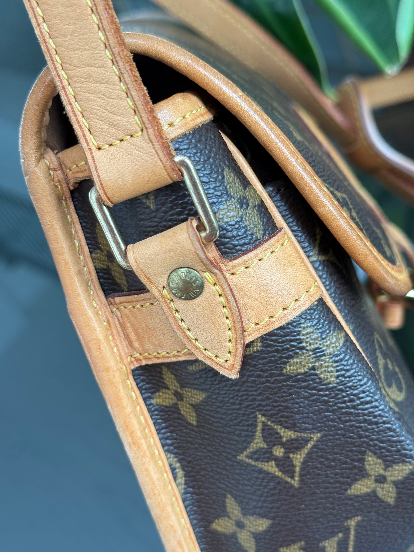 Sologne Crossbody 📅 Year: 2003