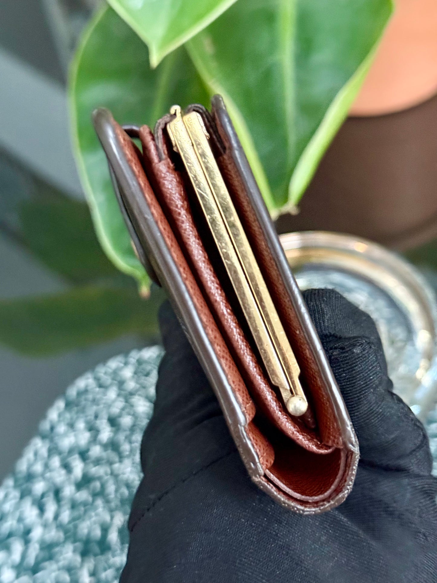 Kisslock Wallet in Monogram 🗓️ Year: 2001