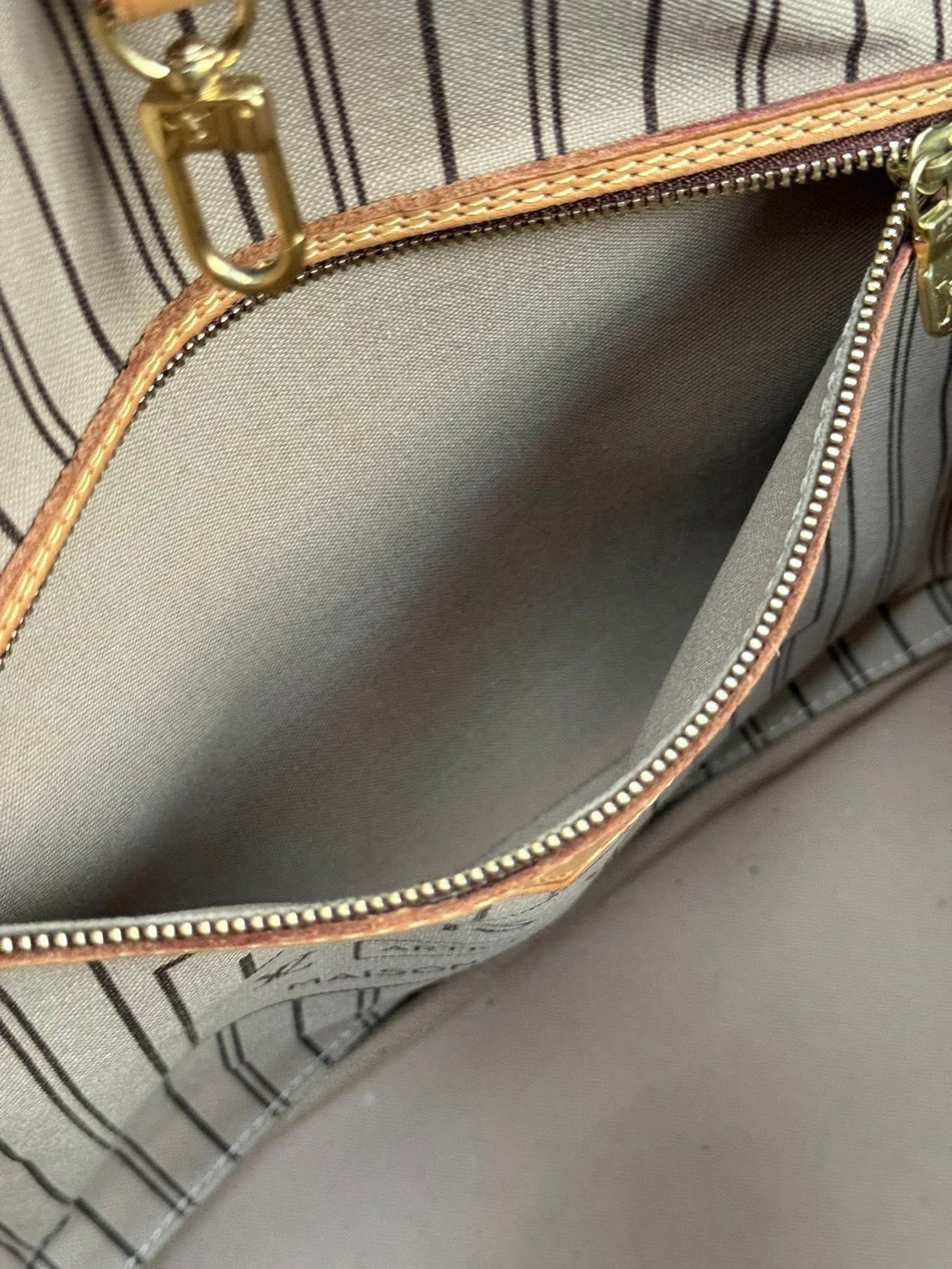 Neverfull MM with Dustbag 📅 Year: 2021