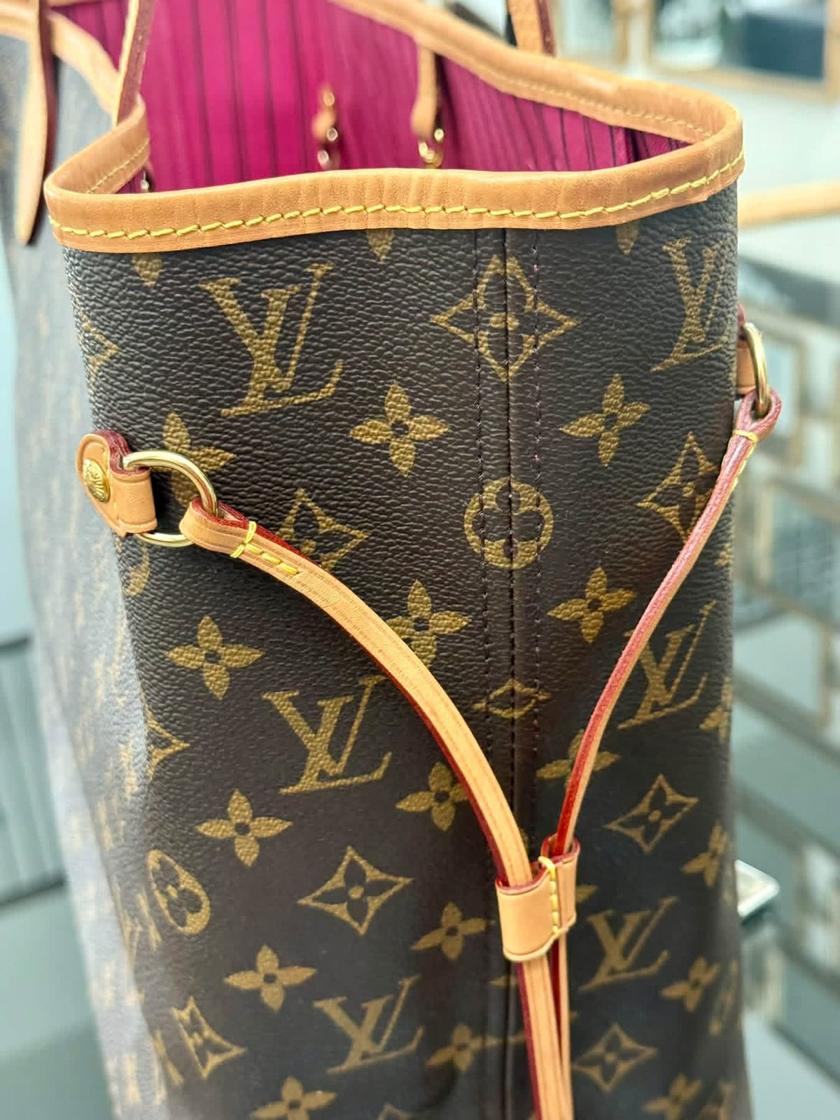 Neverfull MM in Peony interior with Dustbag and Insert Organizer 📅 Year: 2019