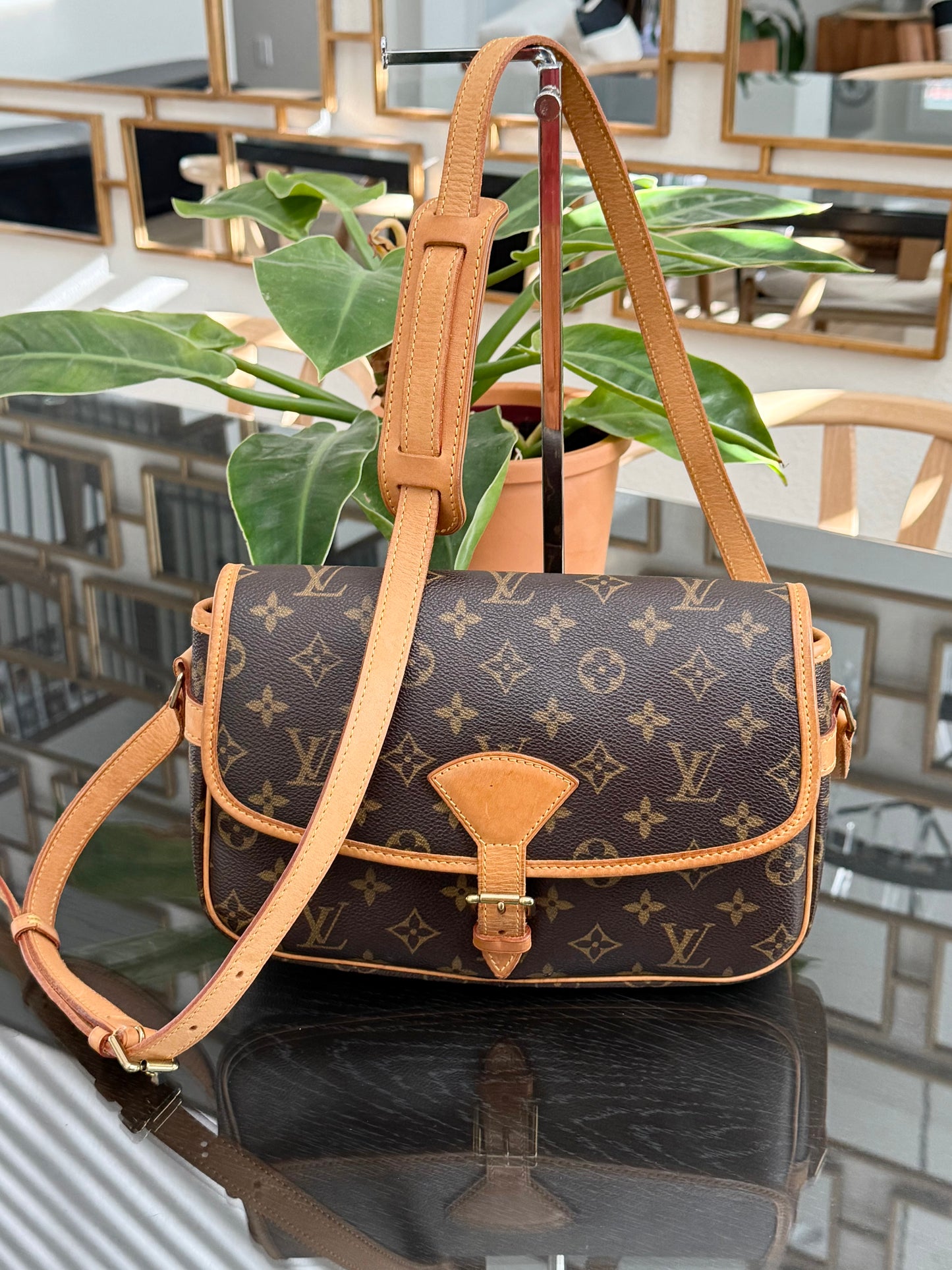 Sologne Crossbody 📅 Year: 2003
