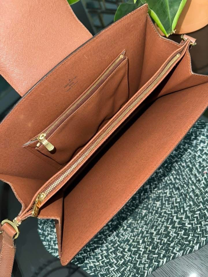 Courcelles Shoulder/ Crossbody bag 📅 Year: 1997