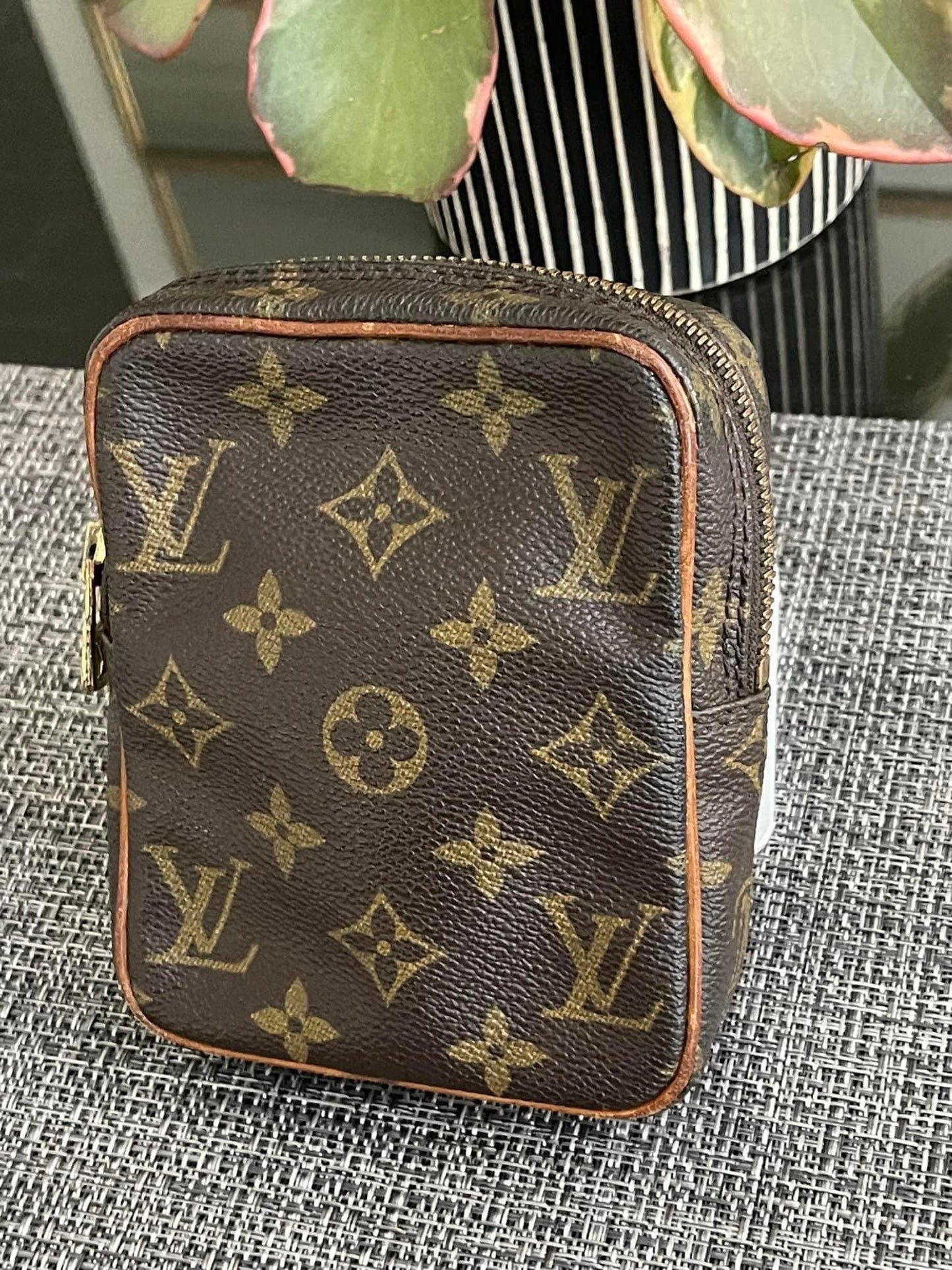 A Mini Vintage Trousse Pouch - 🗓️ Year: 1990