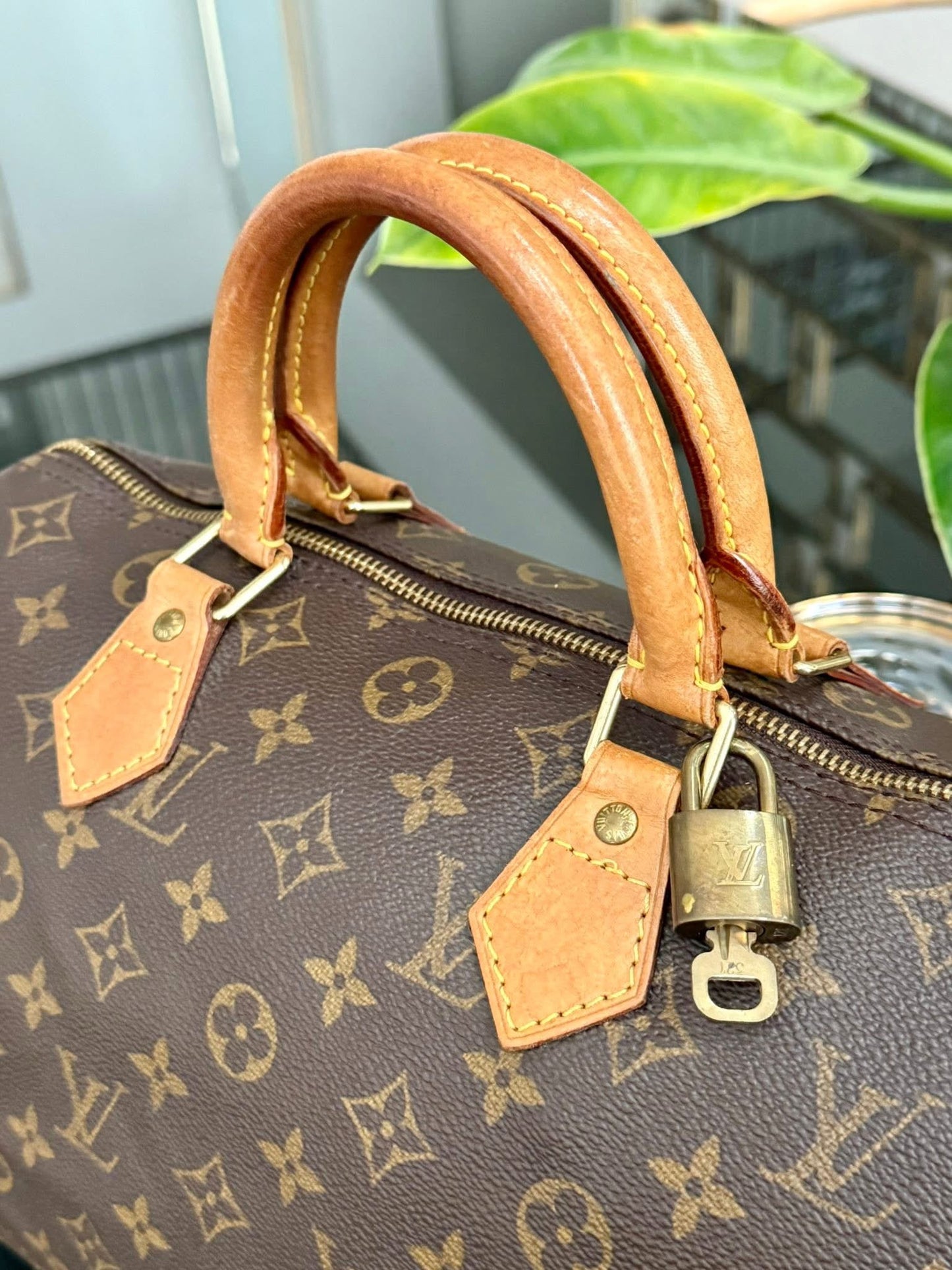 Speedy 30 with 🔐 Lock & Key - 📅 Year: 2003